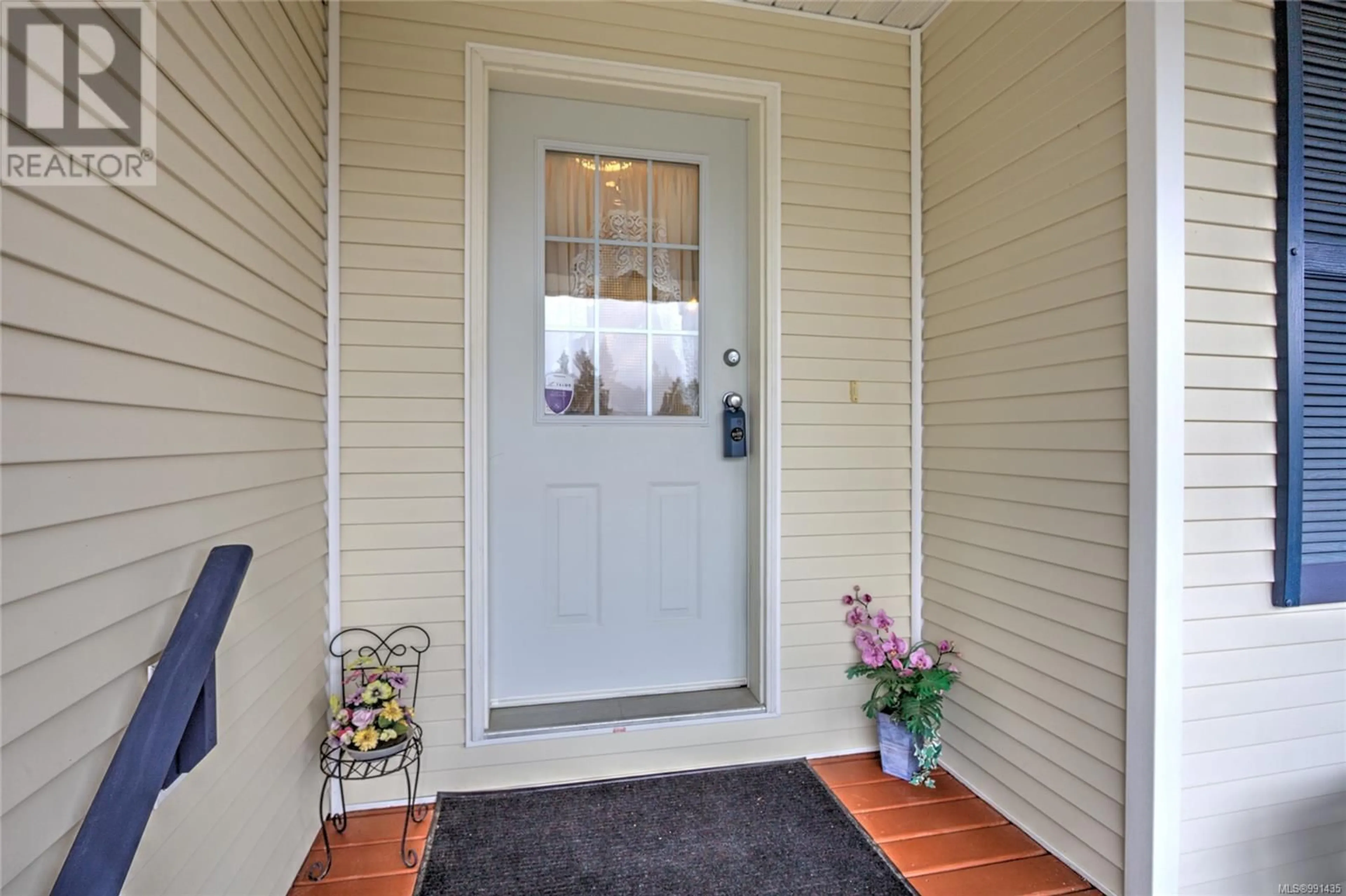 Indoor entryway for 634 Oakwood Rd, Ladysmith British Columbia V9G2C1