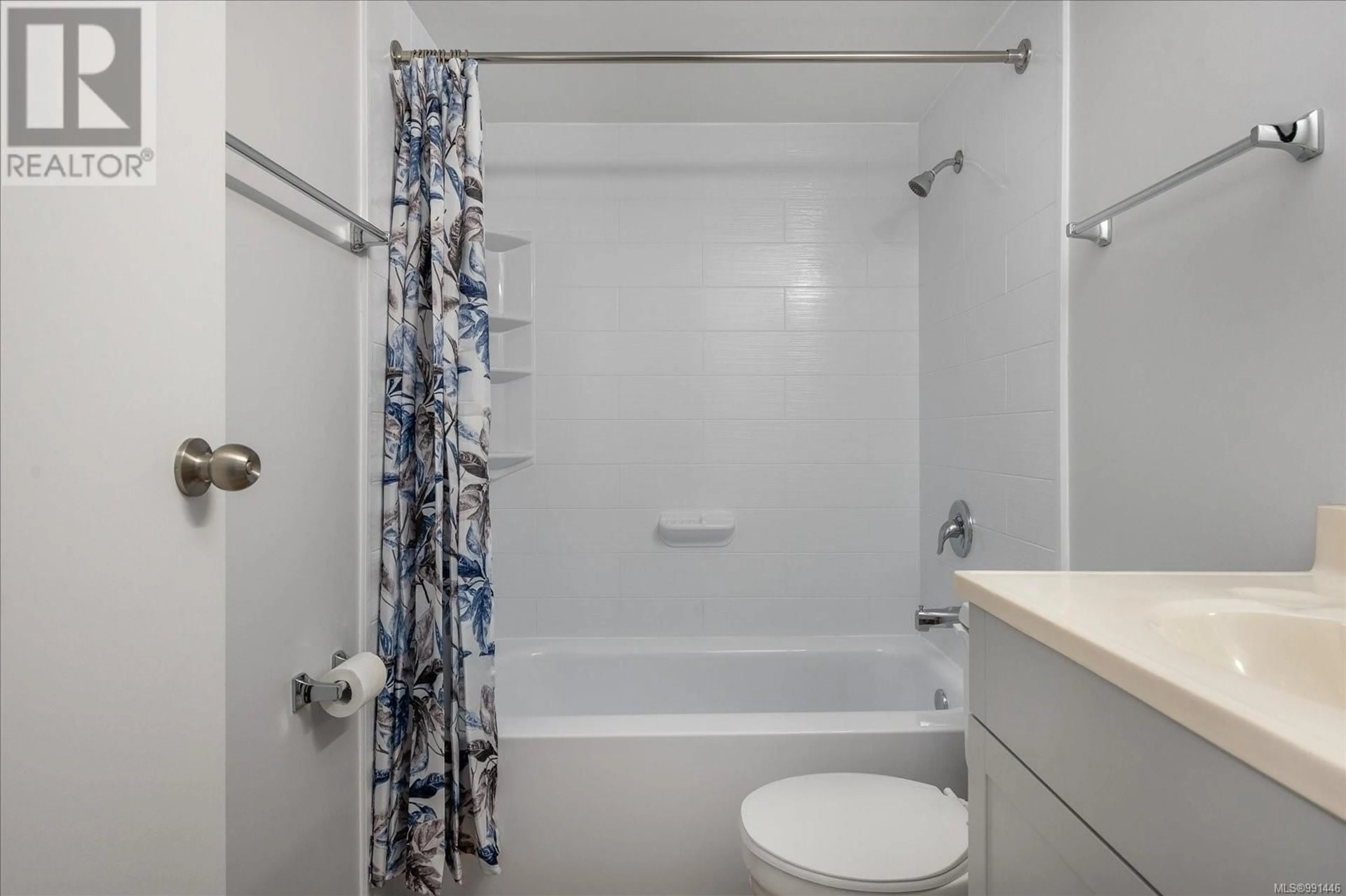 Standard bathroom, unknown for 405 3108 Barons Rd, Nanaimo British Columbia V9T4B5