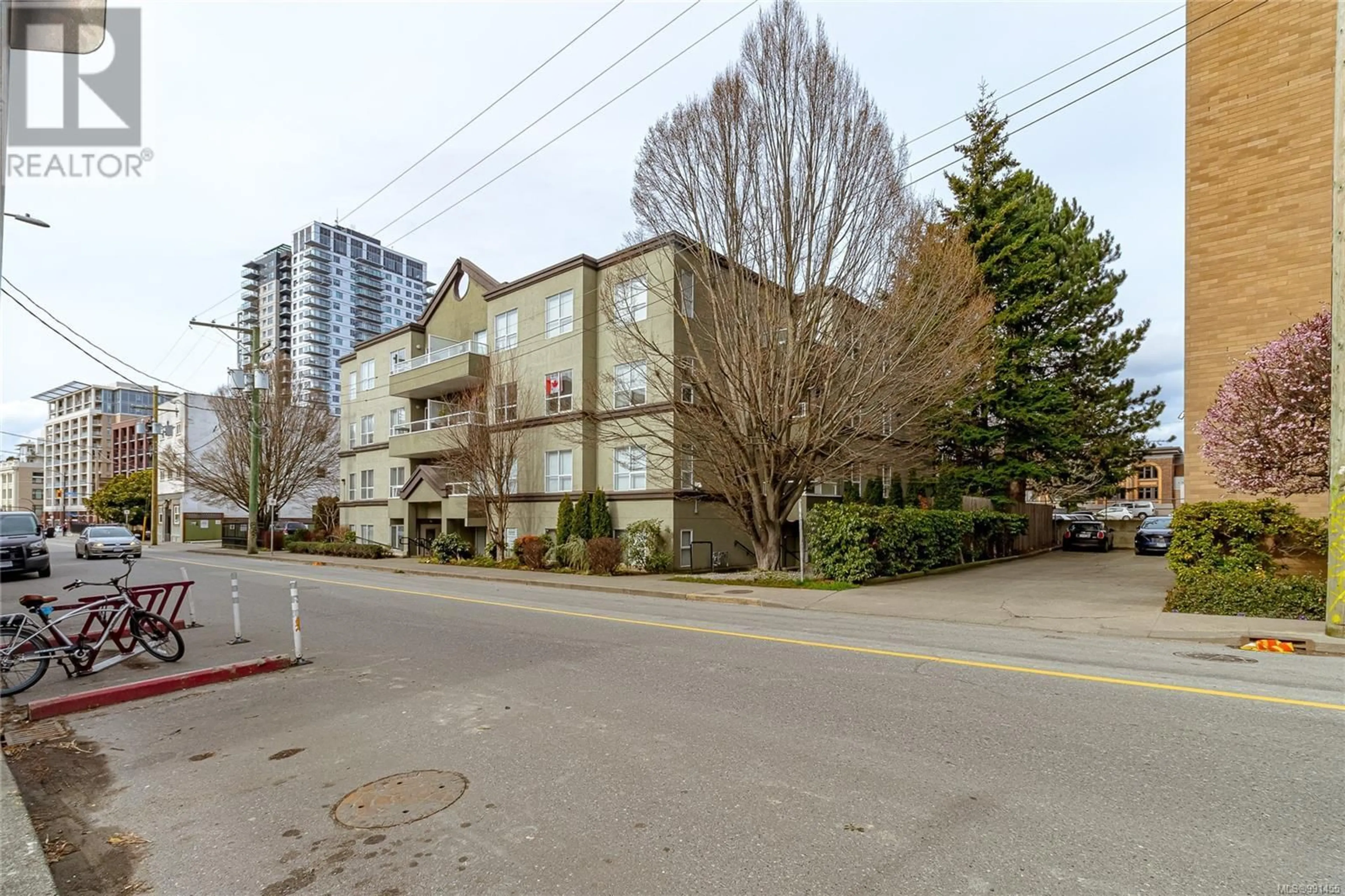 Patio, street for 204 832 Fisgard St, Victoria British Columbia V8W1S1