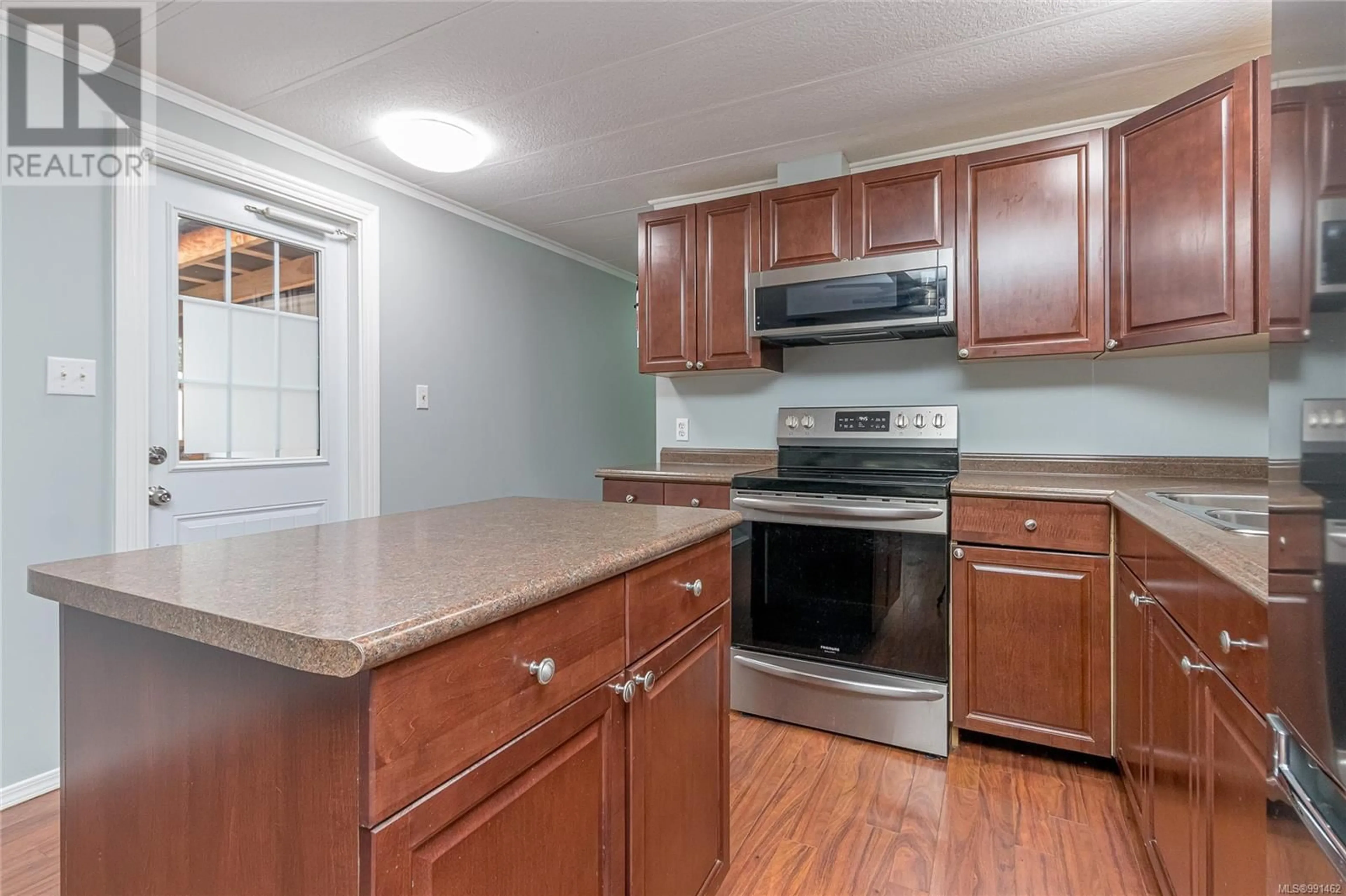 Standard kitchen, unknown for 2 6350 Island Hwy W, Qualicum Beach British Columbia V9K2E5