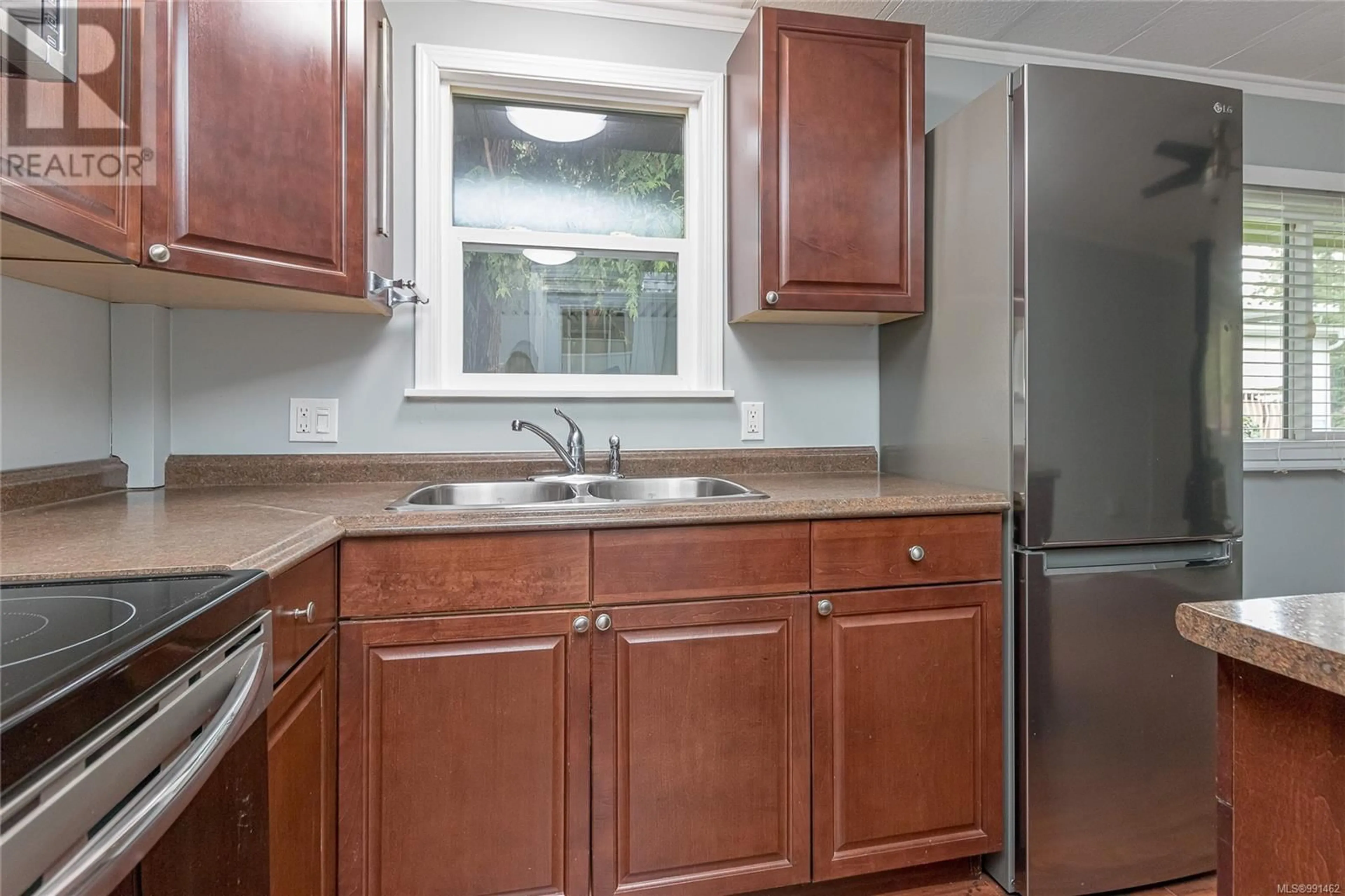 Standard kitchen, unknown for 2 6350 Island Hwy W, Qualicum Beach British Columbia V9K2E5