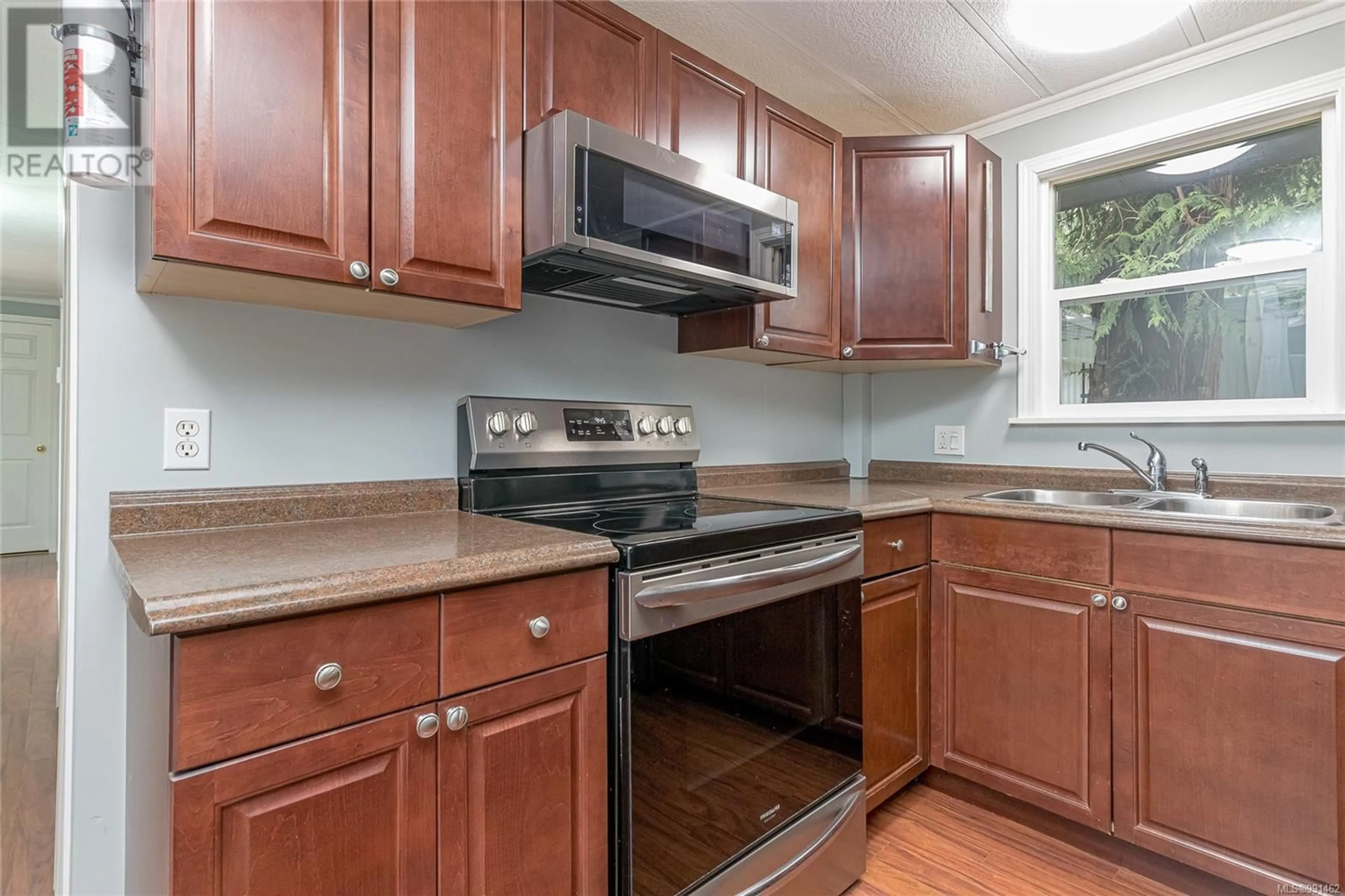 Standard kitchen, unknown for 2 6350 Island Hwy W, Qualicum Beach British Columbia V9K2E5