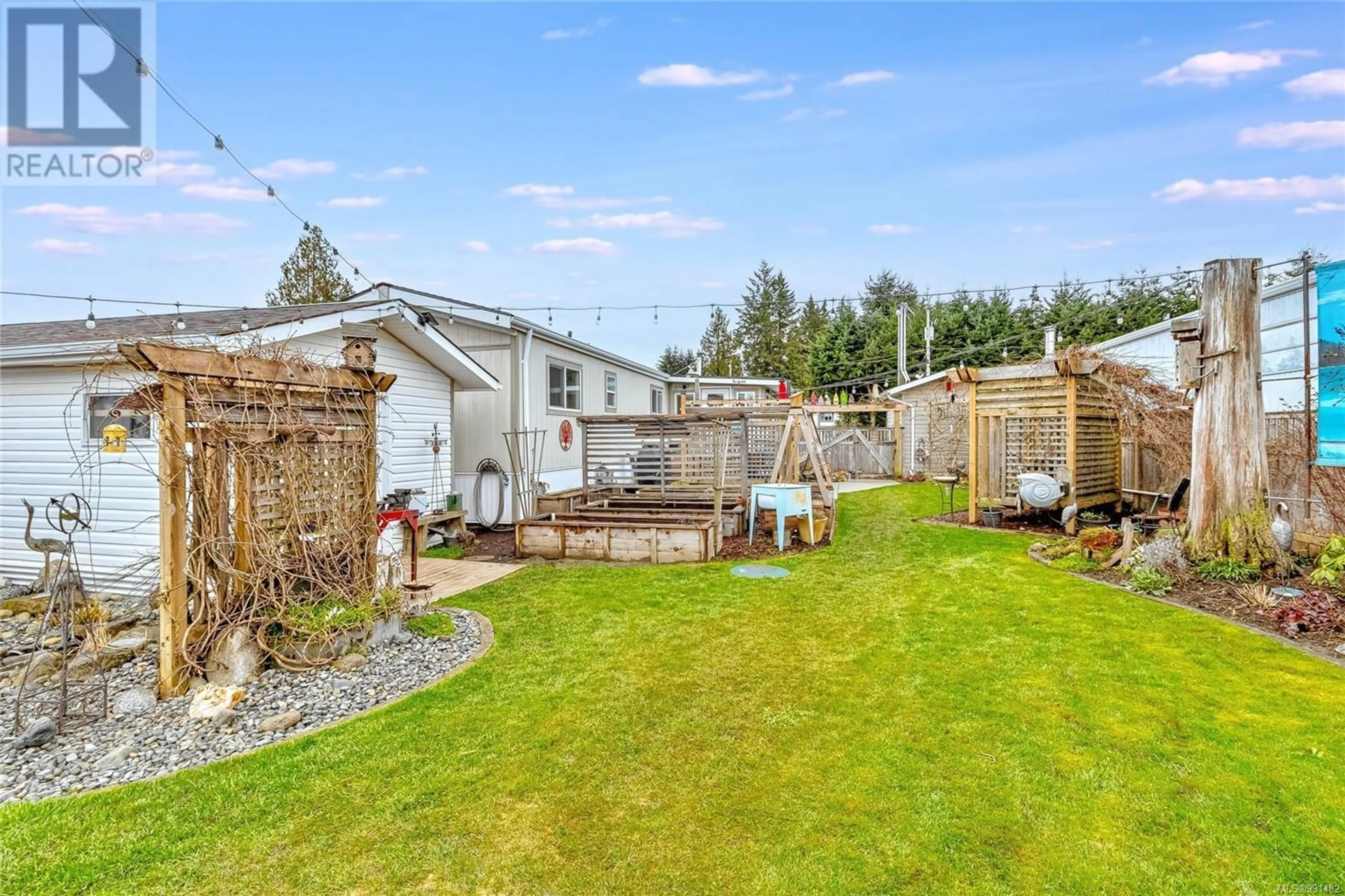 A pic from outside/outdoor area/front of a property/back of a property/a pic from drone, unknown for 2 - 1572 SEABIRD ROAD, Ladysmith British Columbia V9G1L3