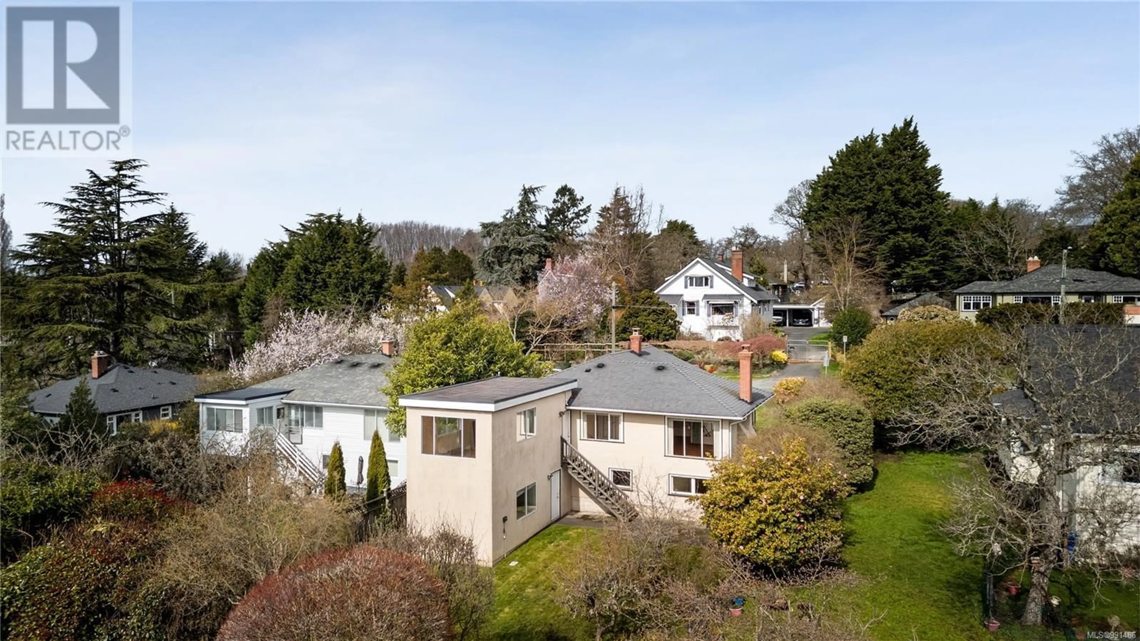 A pic from outside/outdoor area/front of a property/back of a property/a pic from drone, unknown for 1937 Watson St, Saanich British Columbia V8R3H7