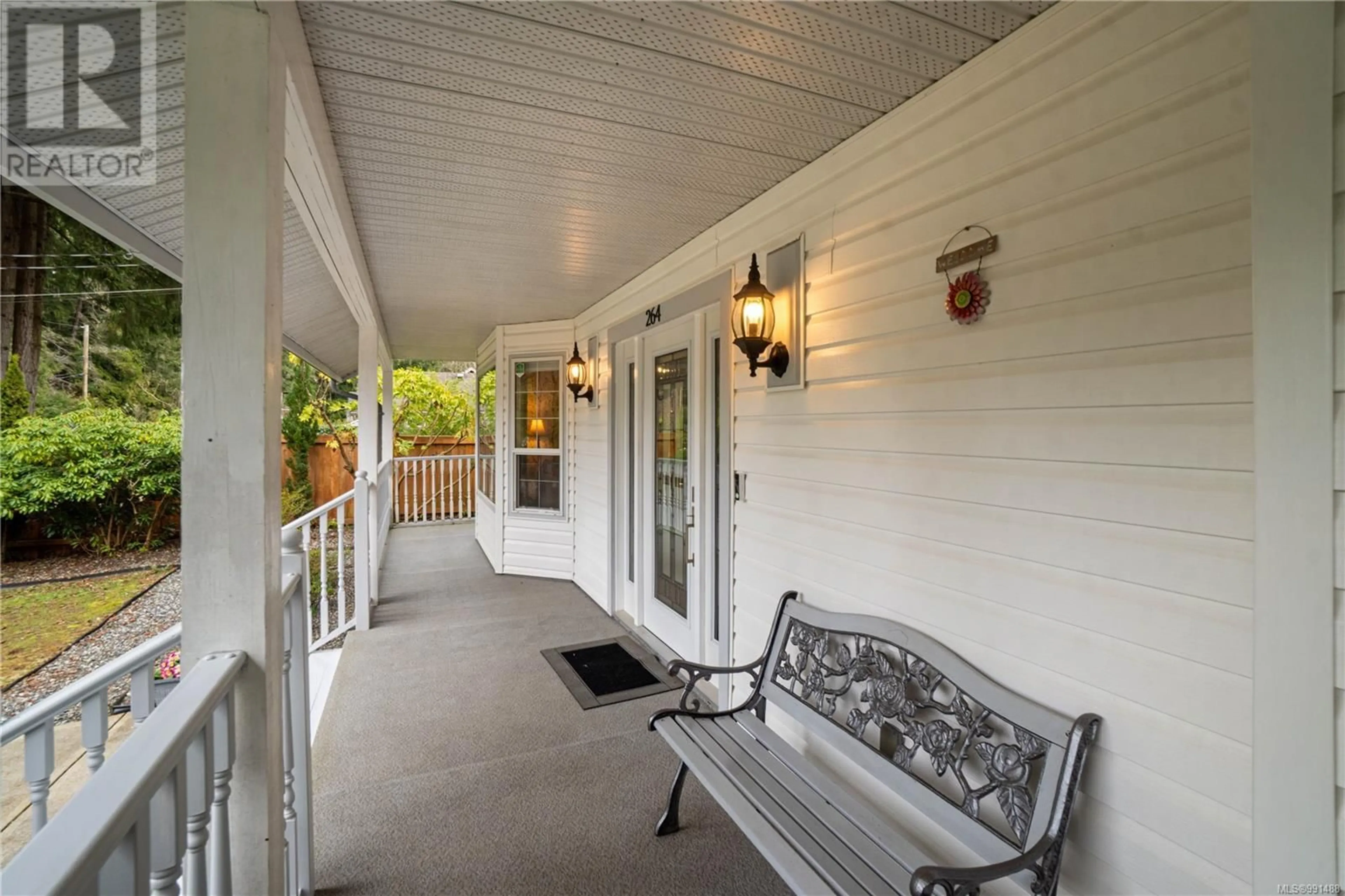 Patio, street for 264 SUNNINGDALE ROAD EAST, Qualicum Beach British Columbia V9K1L3