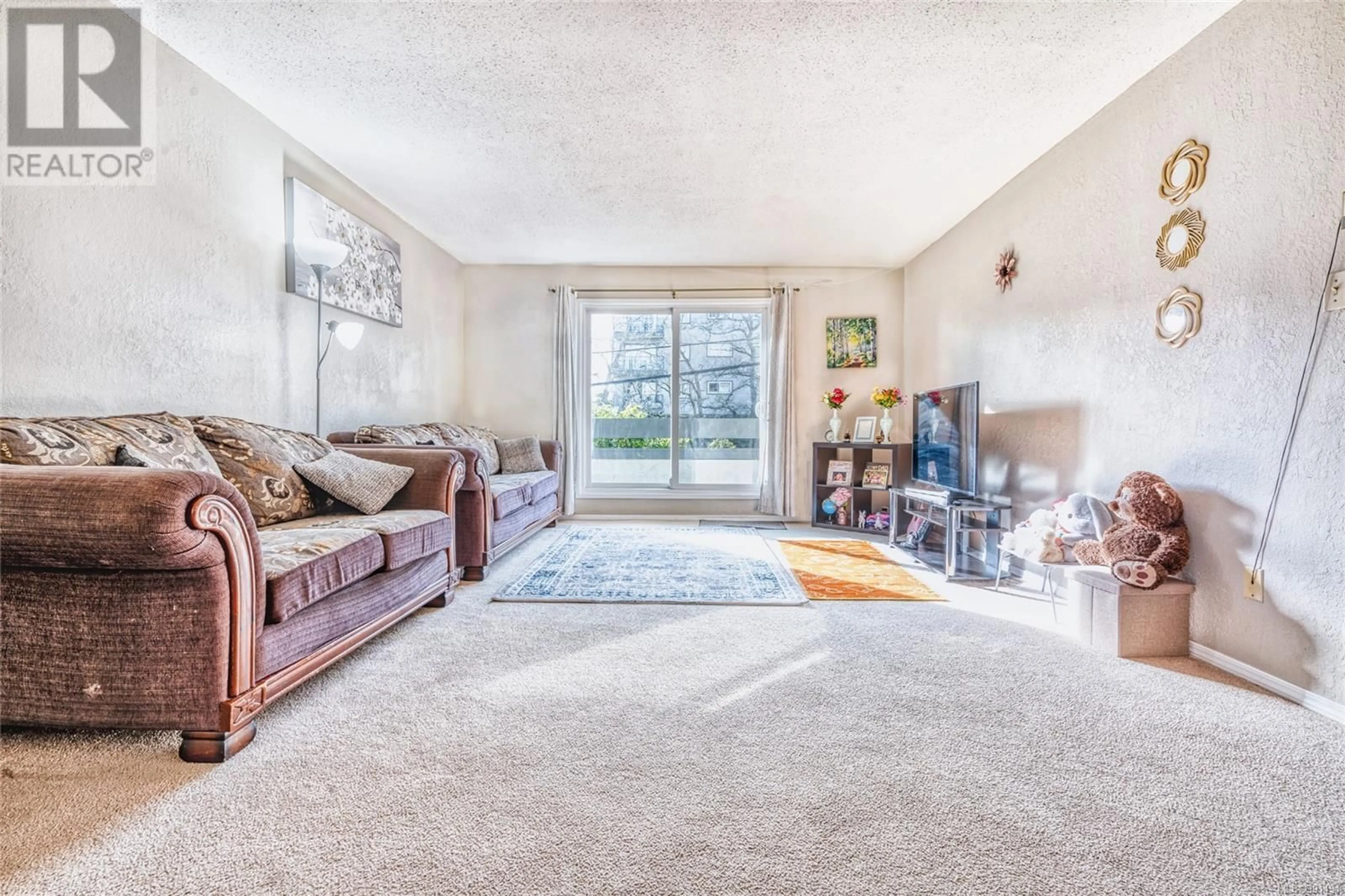 Living room with furniture, carpet floor for 210 - 3235 QUADRA STREET, Saanich British Columbia V8X1G4