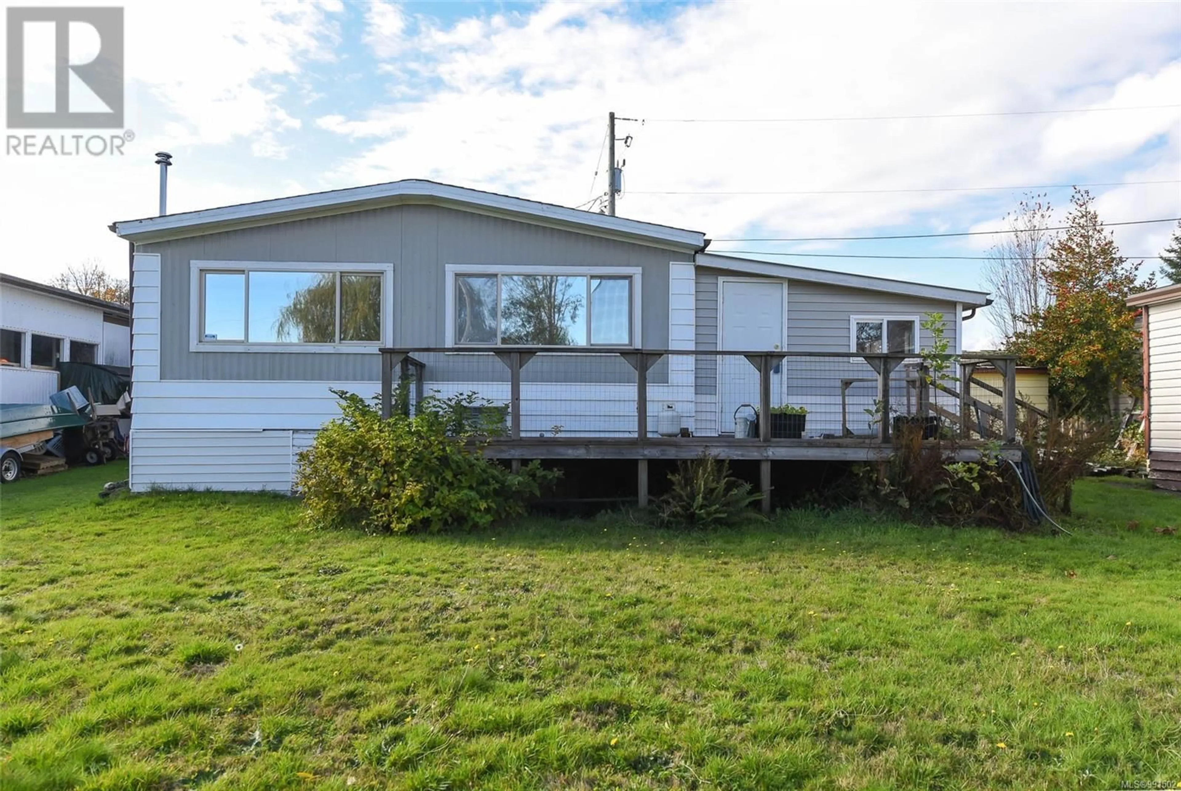 A pic from outside/outdoor area/front of a property/back of a property/a pic from drone, water/lake/river/ocean view for 4 1451 Perkins Rd, Campbell River British Columbia V9W4R8