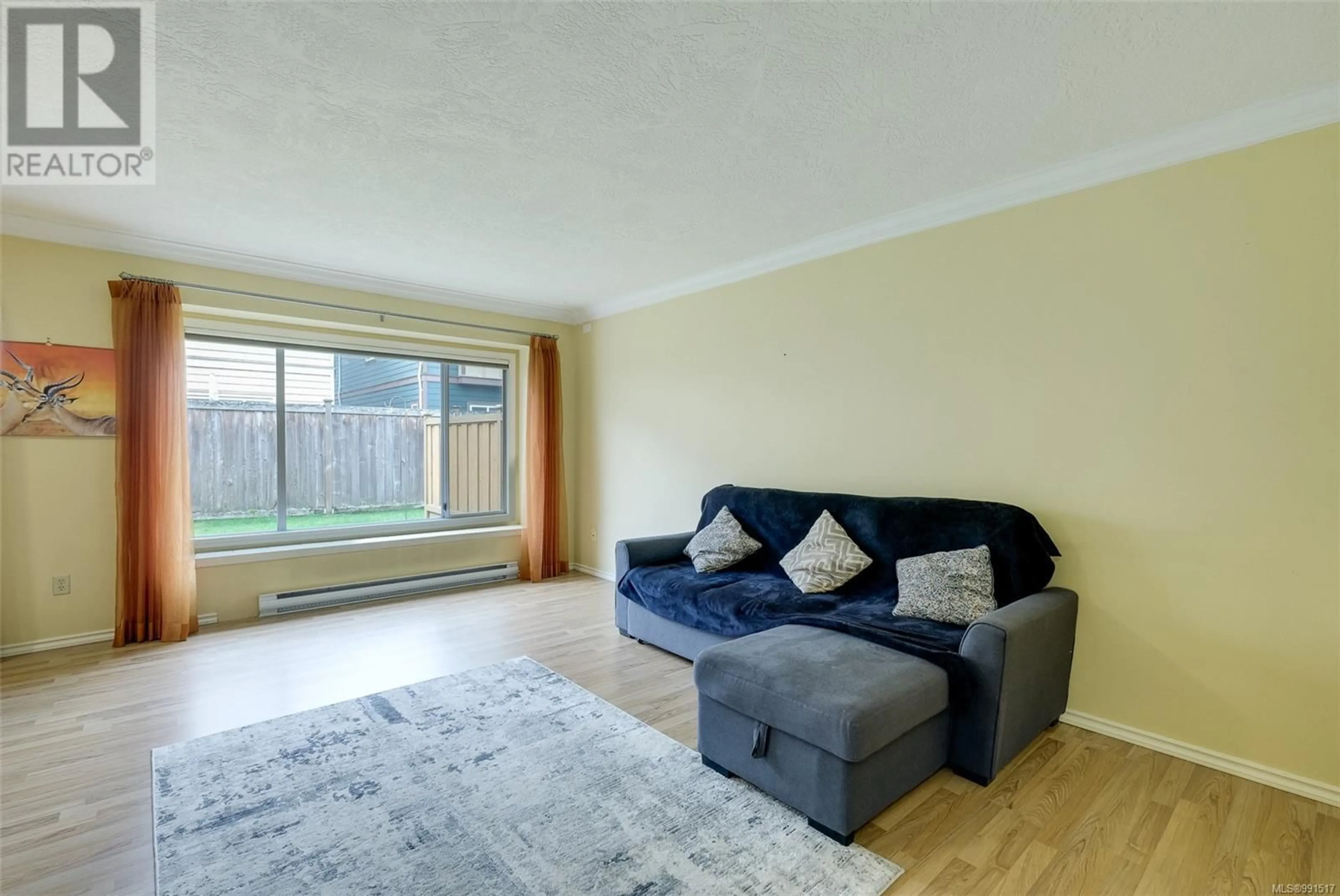 Living room with furniture, wood/laminate floor for 14 515 Mount View Ave, Colwood British Columbia V9B2B2