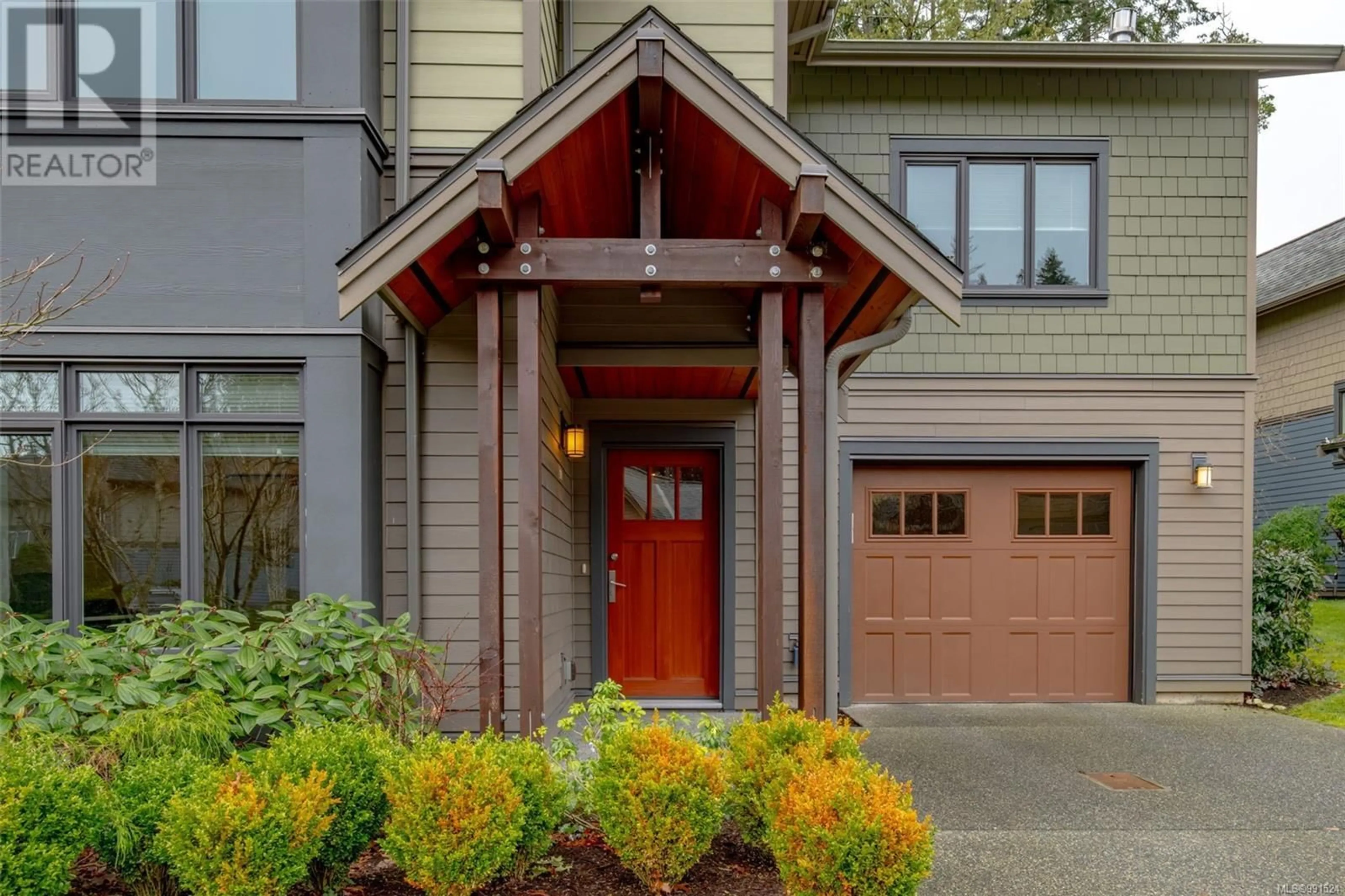 Indoor entryway for 106 Apex Ridge Pl, Nanaimo British Columbia V9T0G8