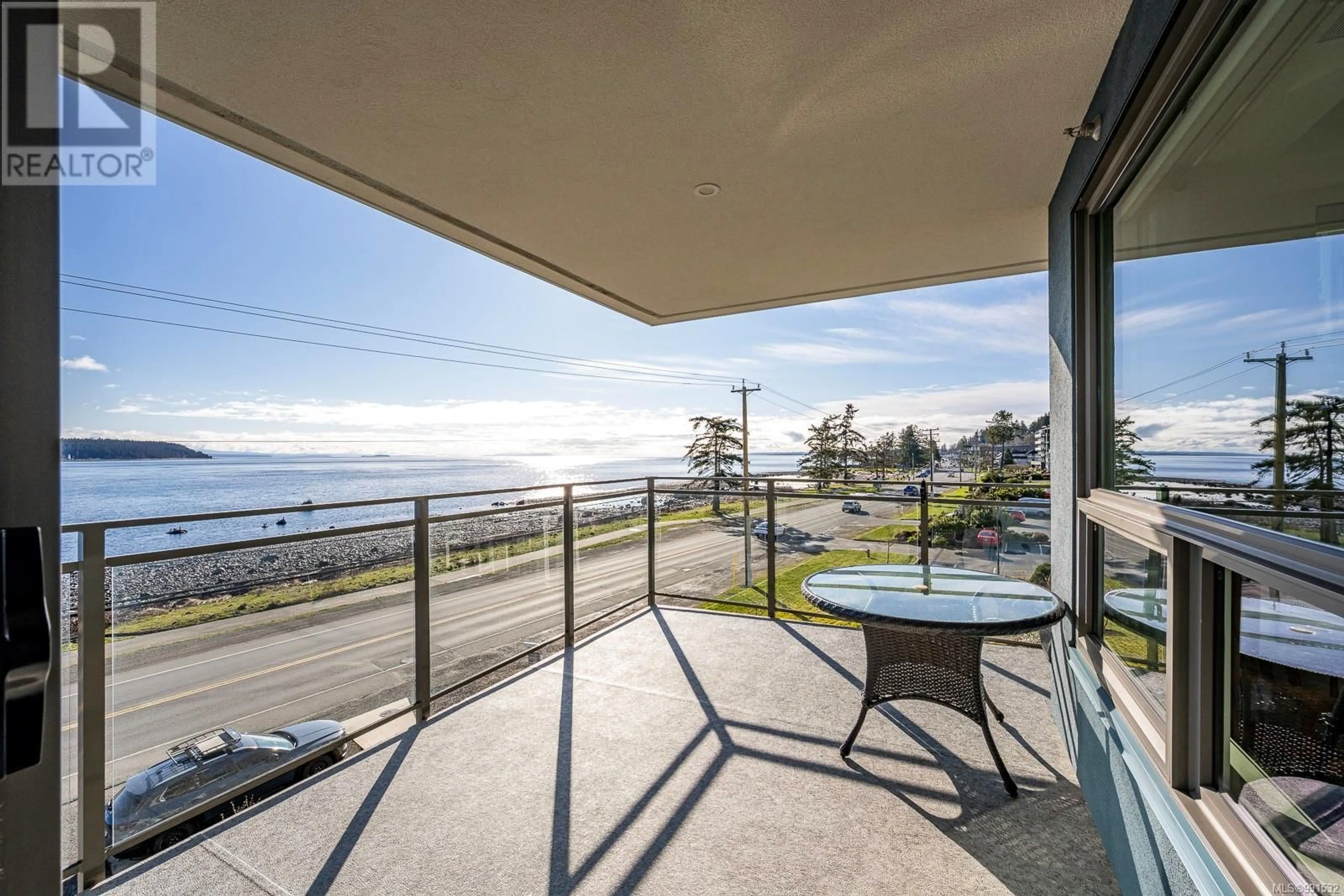 Patio, water/lake/river/ocean view for 301 - 536 ISLAND HIGHWAY, Campbell River British Columbia V9W1A5
