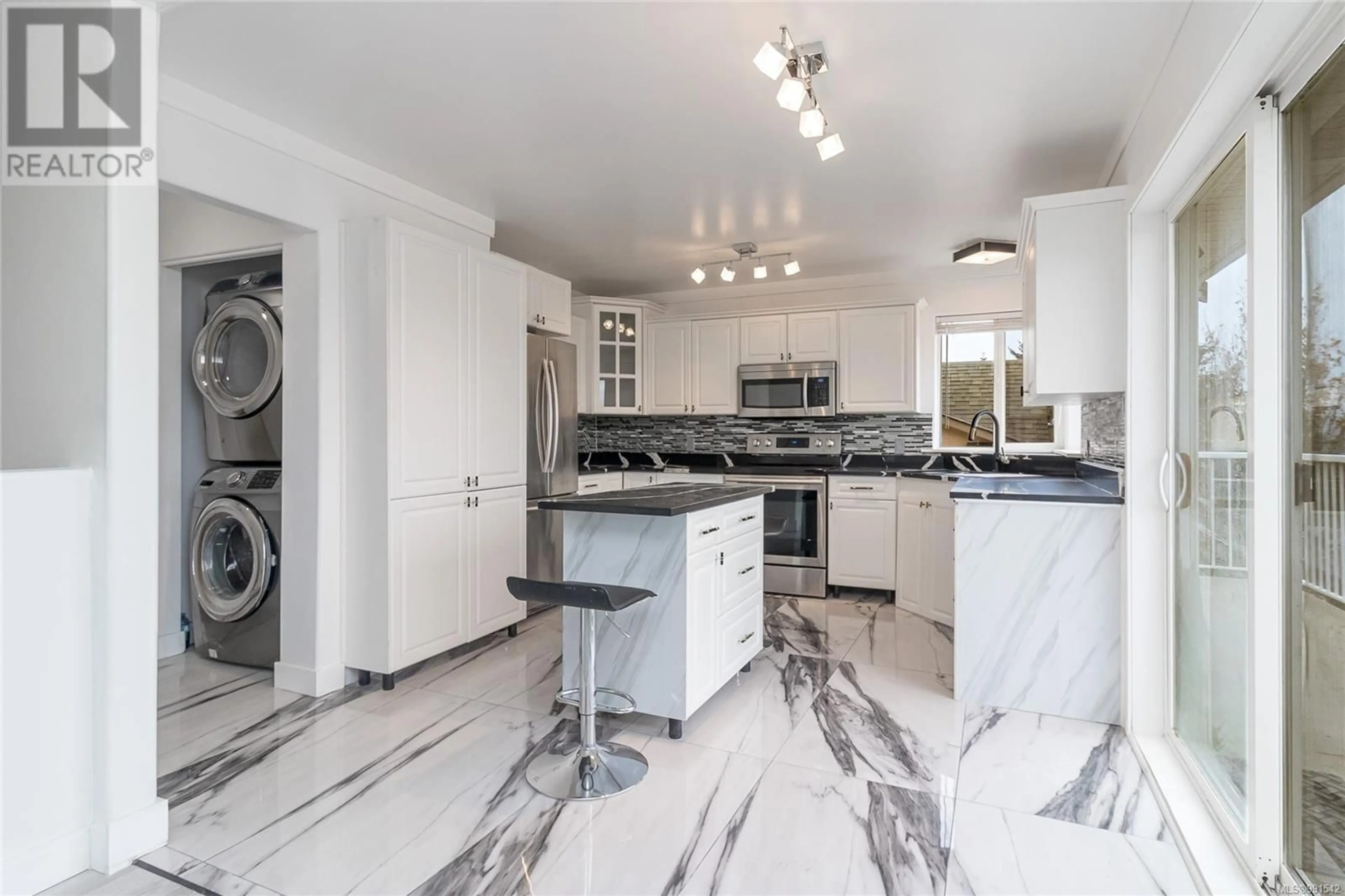 Contemporary kitchen, ceramic/tile floor for 6191 THOMSON TERRACE, Duncan British Columbia V9L5R1