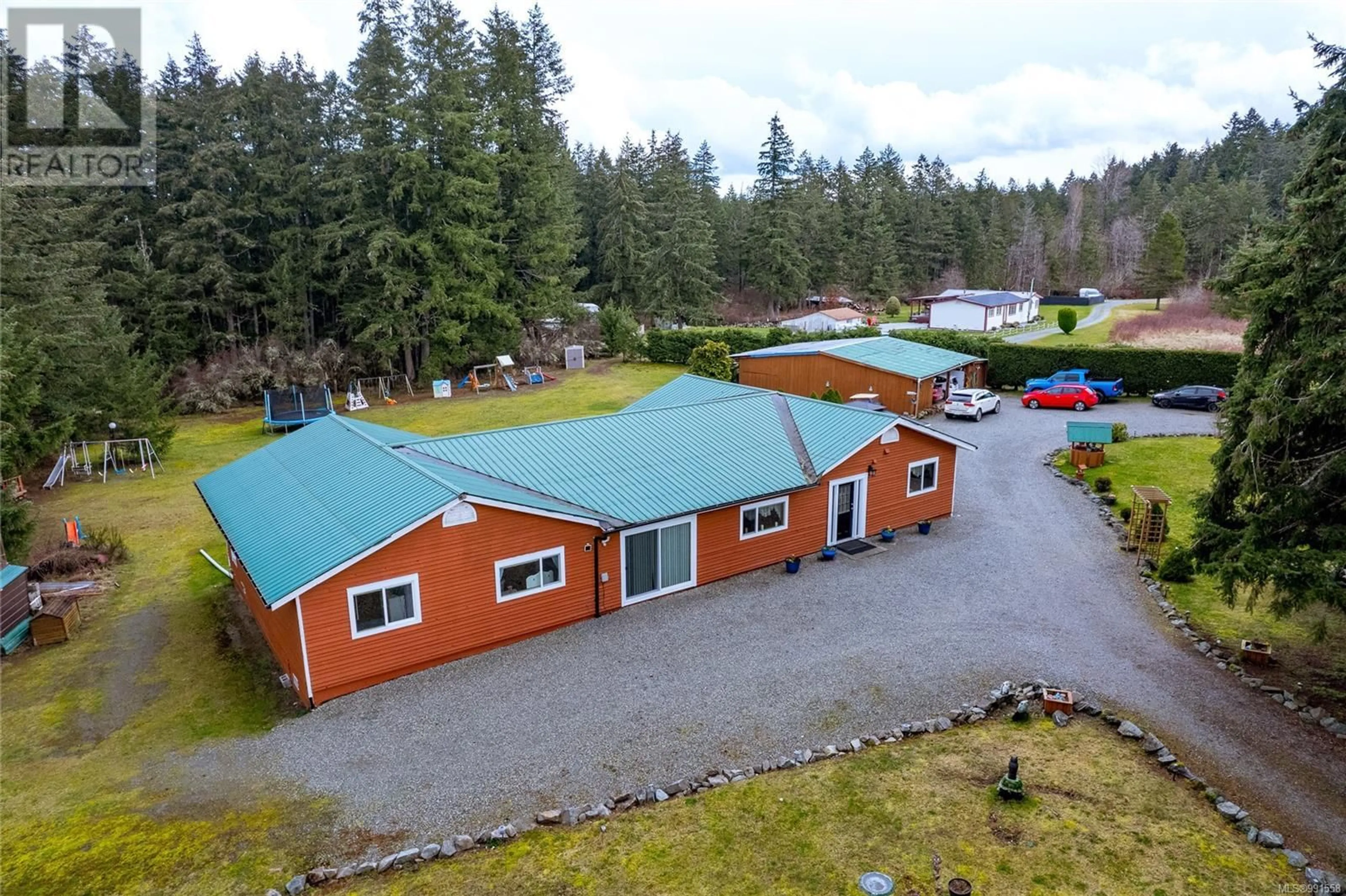 A pic from outside/outdoor area/front of a property/back of a property/a pic from drone, building for 3341 Slaney Rd, Hilliers British Columbia V9K1X5