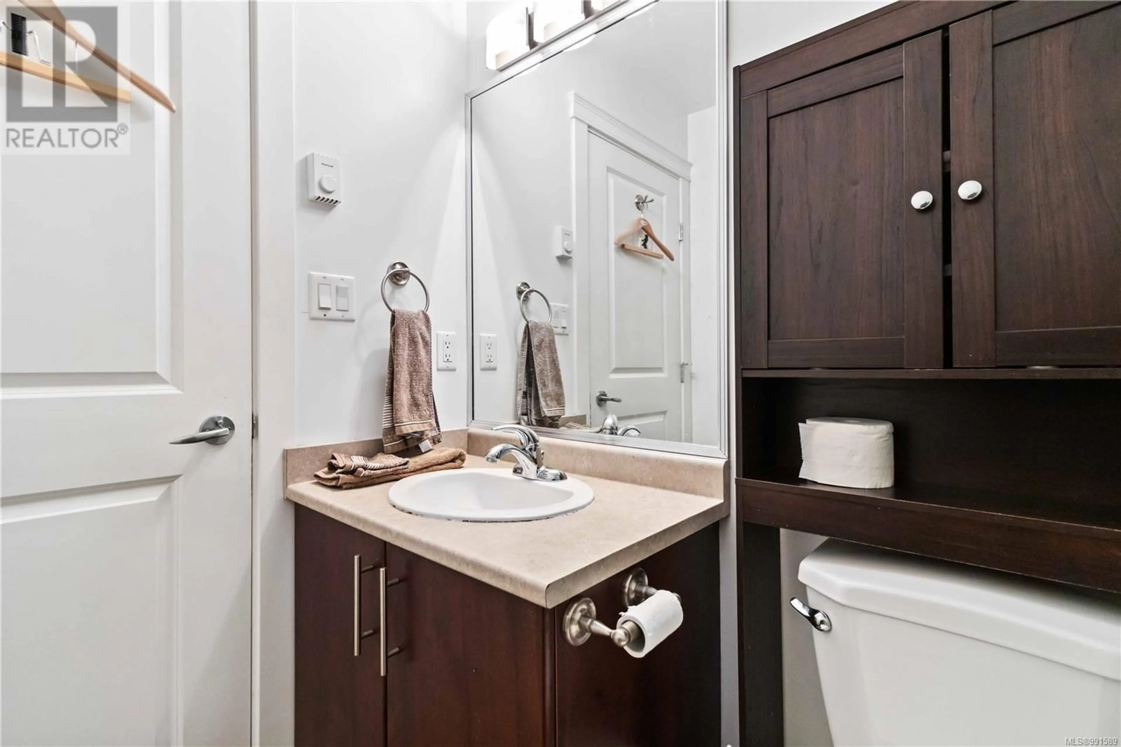 Standard bathroom, unknown for 1 - 920 CALEDONIA AVENUE, Victoria British Columbia V8T1E8