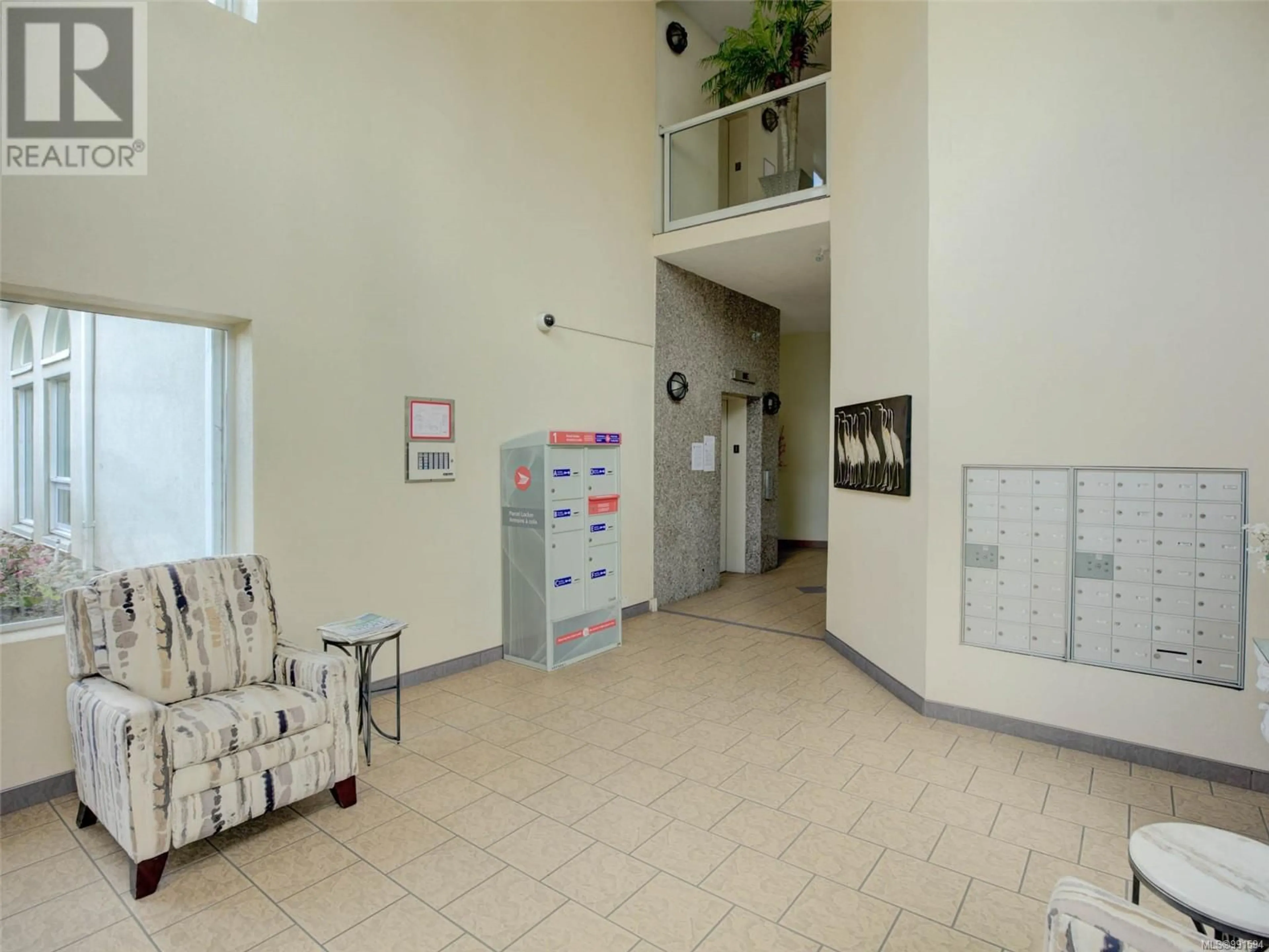 Indoor foyer for 104 - 11 COOPERAGE PLACE, Victoria British Columbia V9A7J9