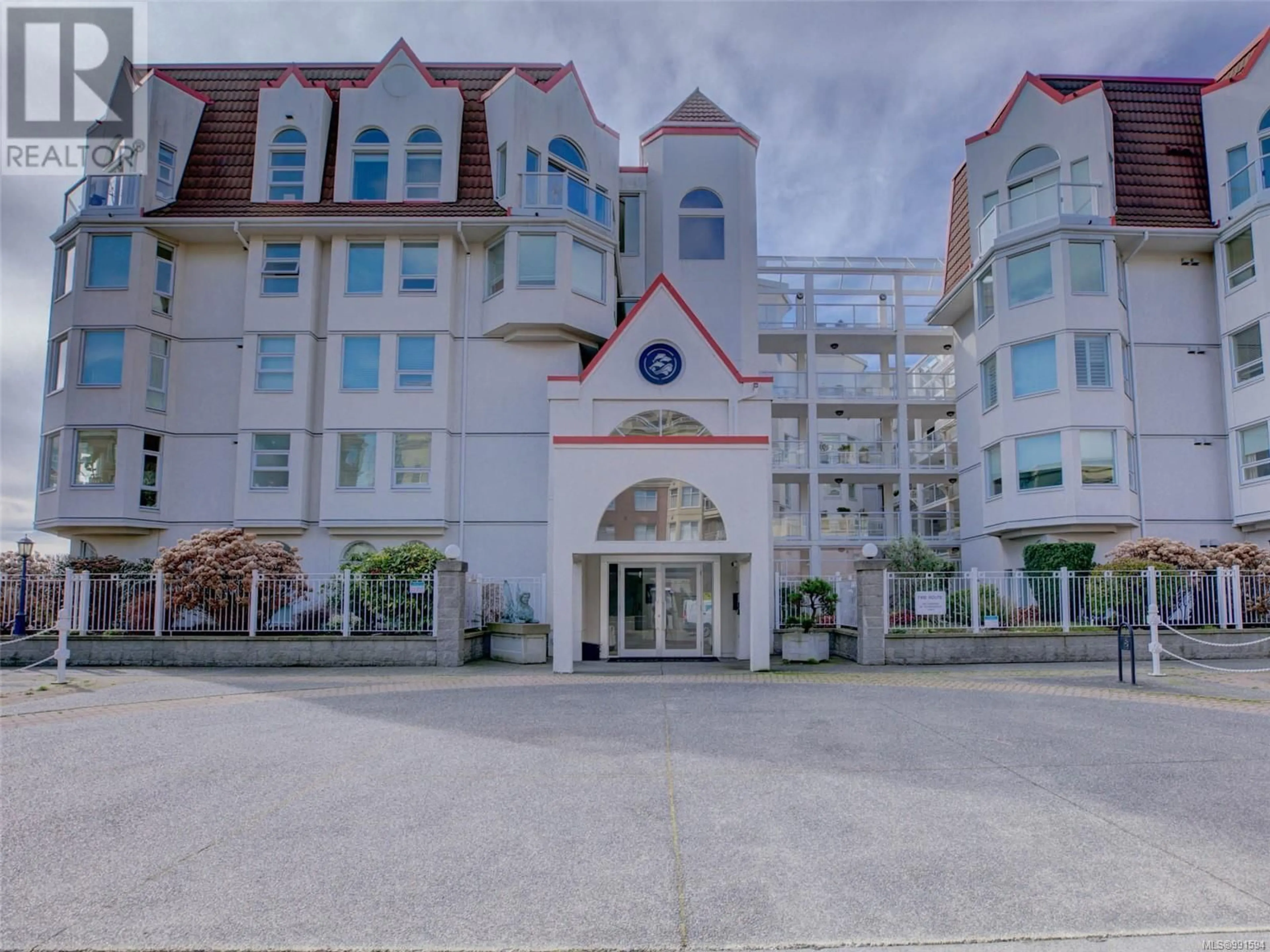 Indoor foyer for 104 11 Cooperage Pl, Victoria British Columbia V9A7J9