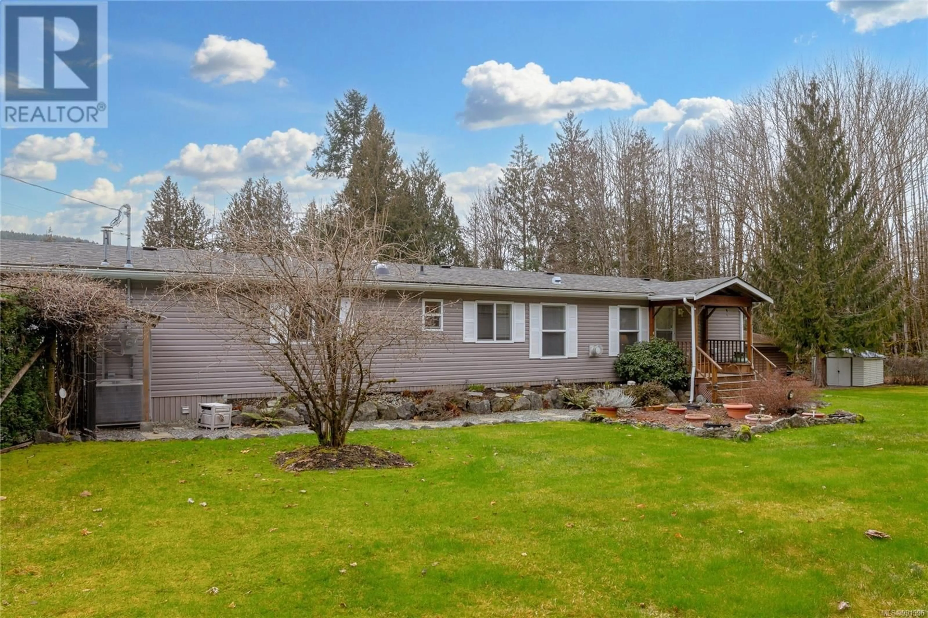 A pic from outside/outdoor area/front of a property/back of a property/a pic from drone, unknown for 8250 PRICE ROAD, Youbou British Columbia V0R3E1
