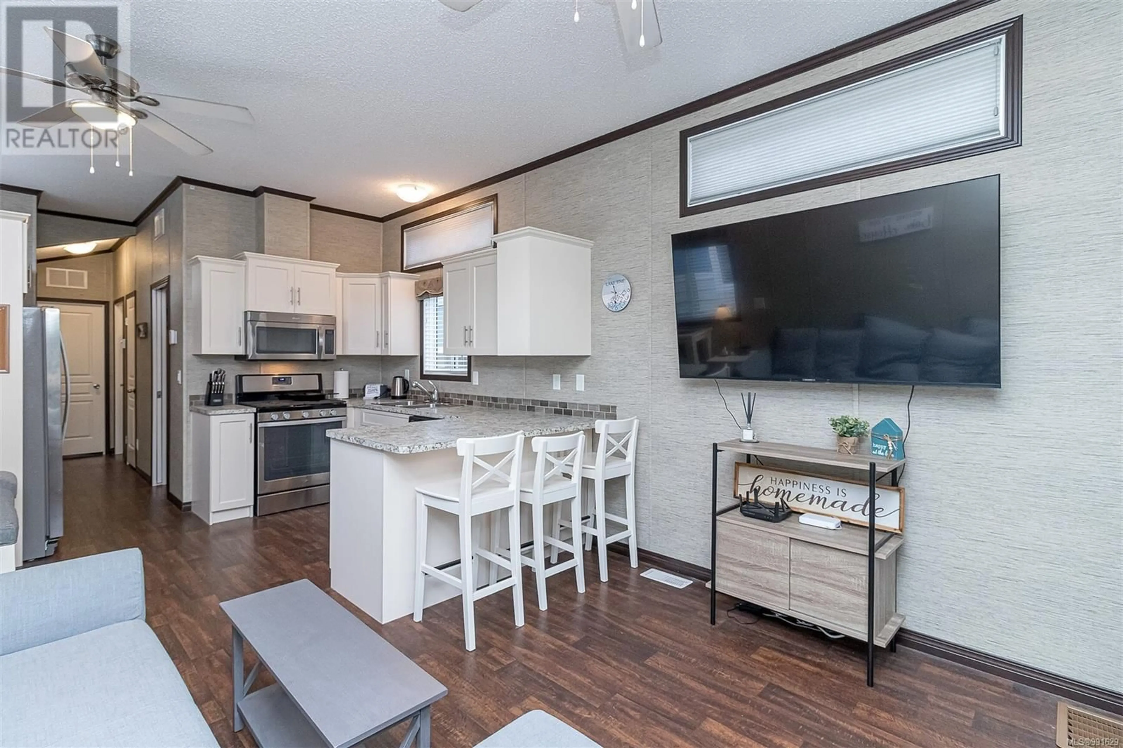 Open concept kitchen, wood/laminate floor for 7 - 10257 SOUTH SHORE ROAD, Honeymoon Bay British Columbia V0R1Y0