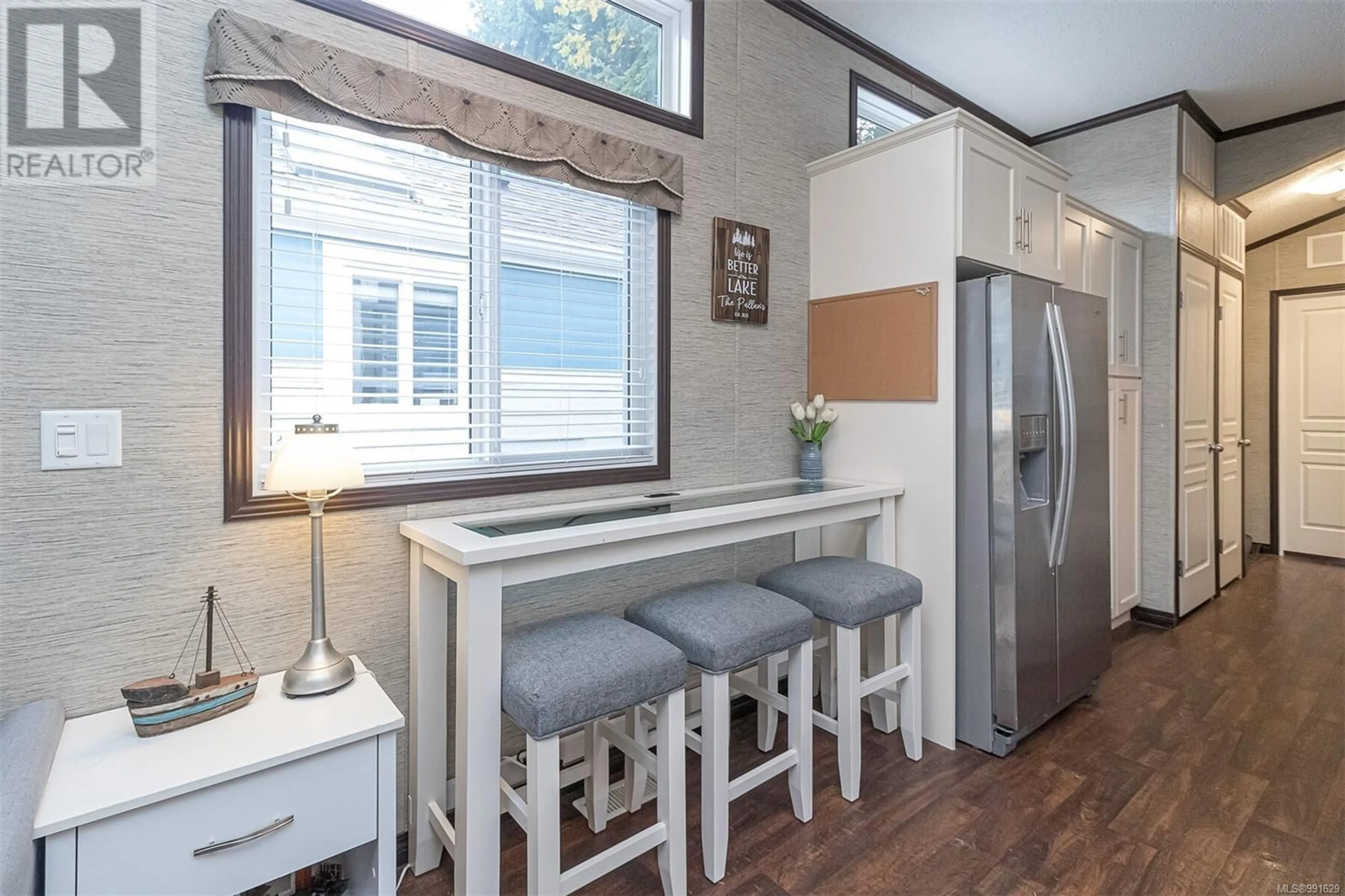 Open concept kitchen, wood/laminate floor for 7 - 10257 SOUTH SHORE ROAD, Honeymoon Bay British Columbia V0R1Y0