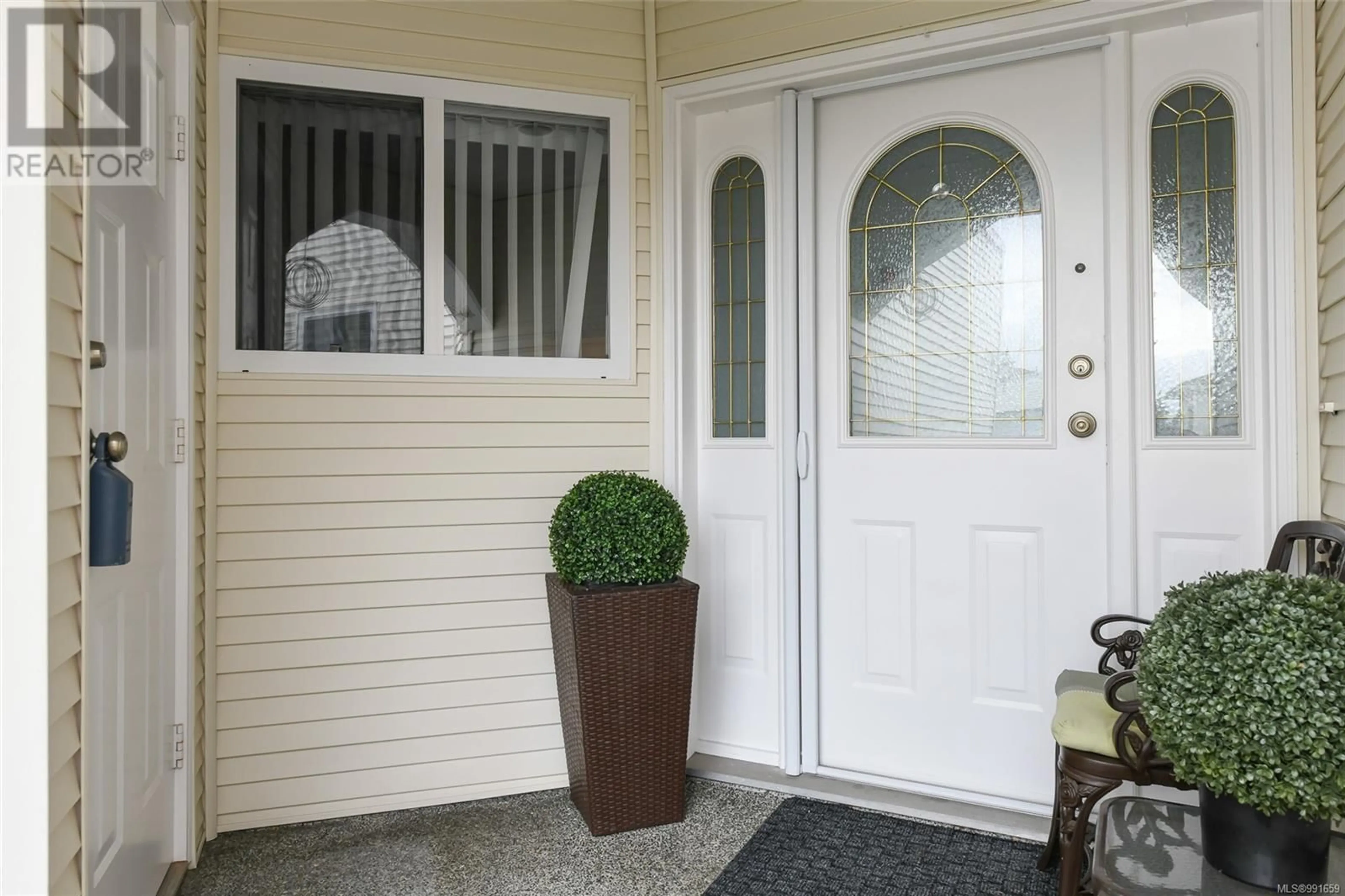 Indoor entryway for 20 677 Bunting Pl, Comox British Columbia V9M3S1