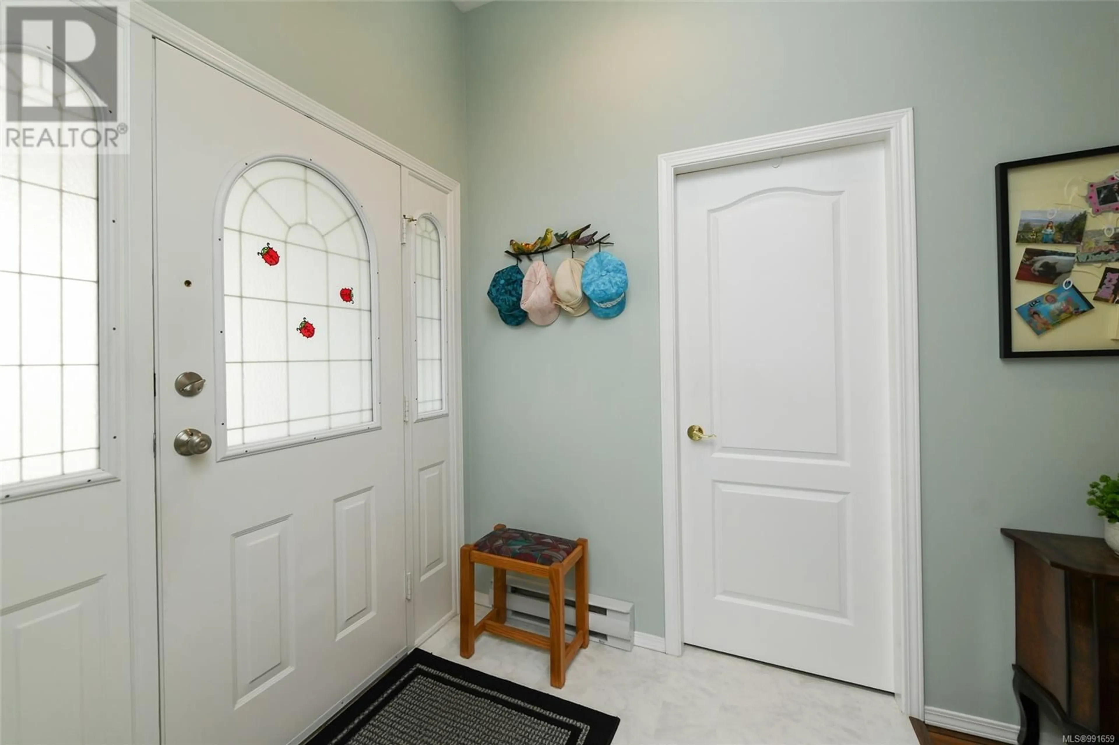 Indoor entryway for 20 677 Bunting Pl, Comox British Columbia V9M3S1