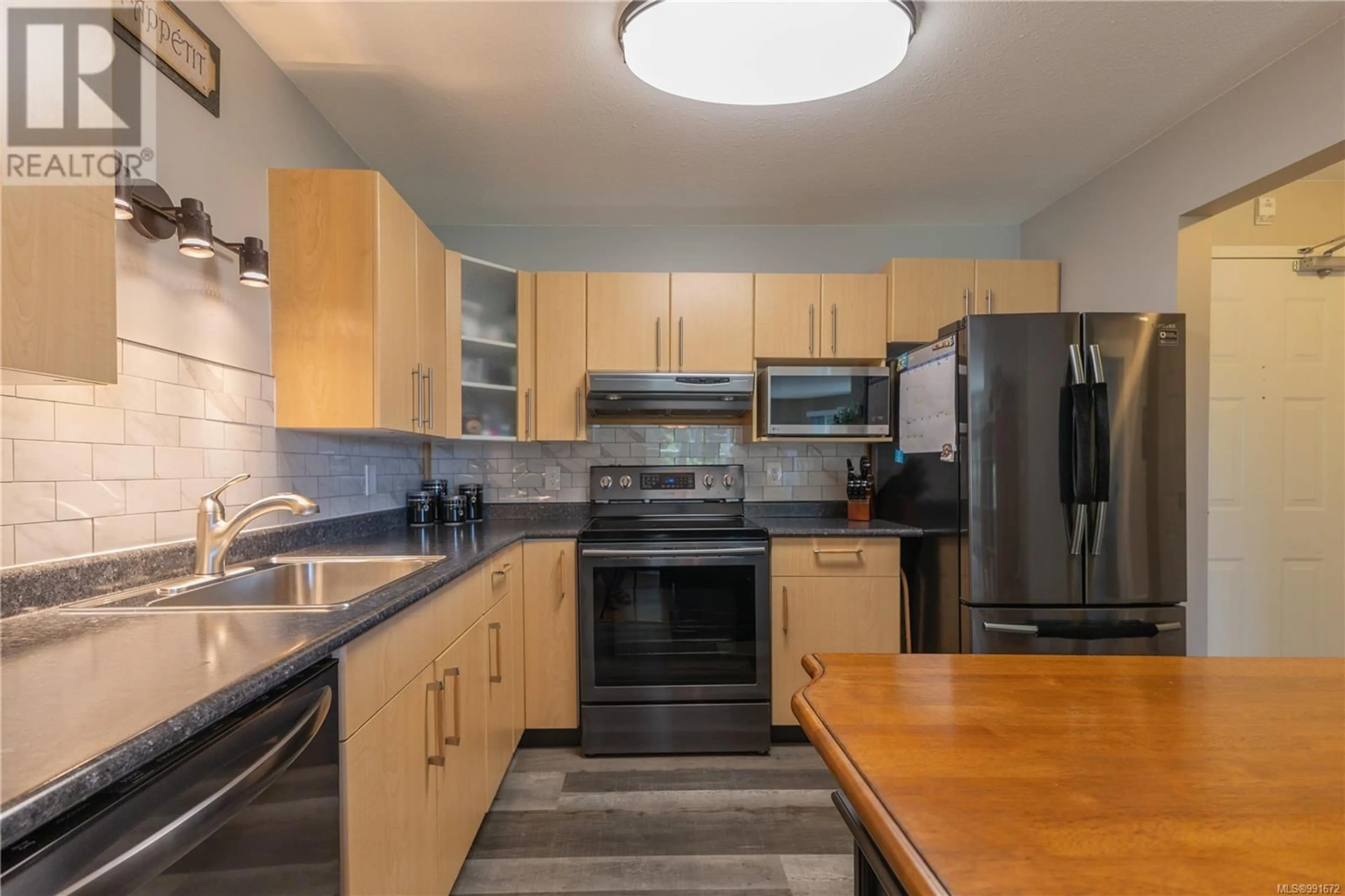 Standard kitchen, unknown for 224 390 Island Hwy S, Campbell River British Columbia V9W1A5