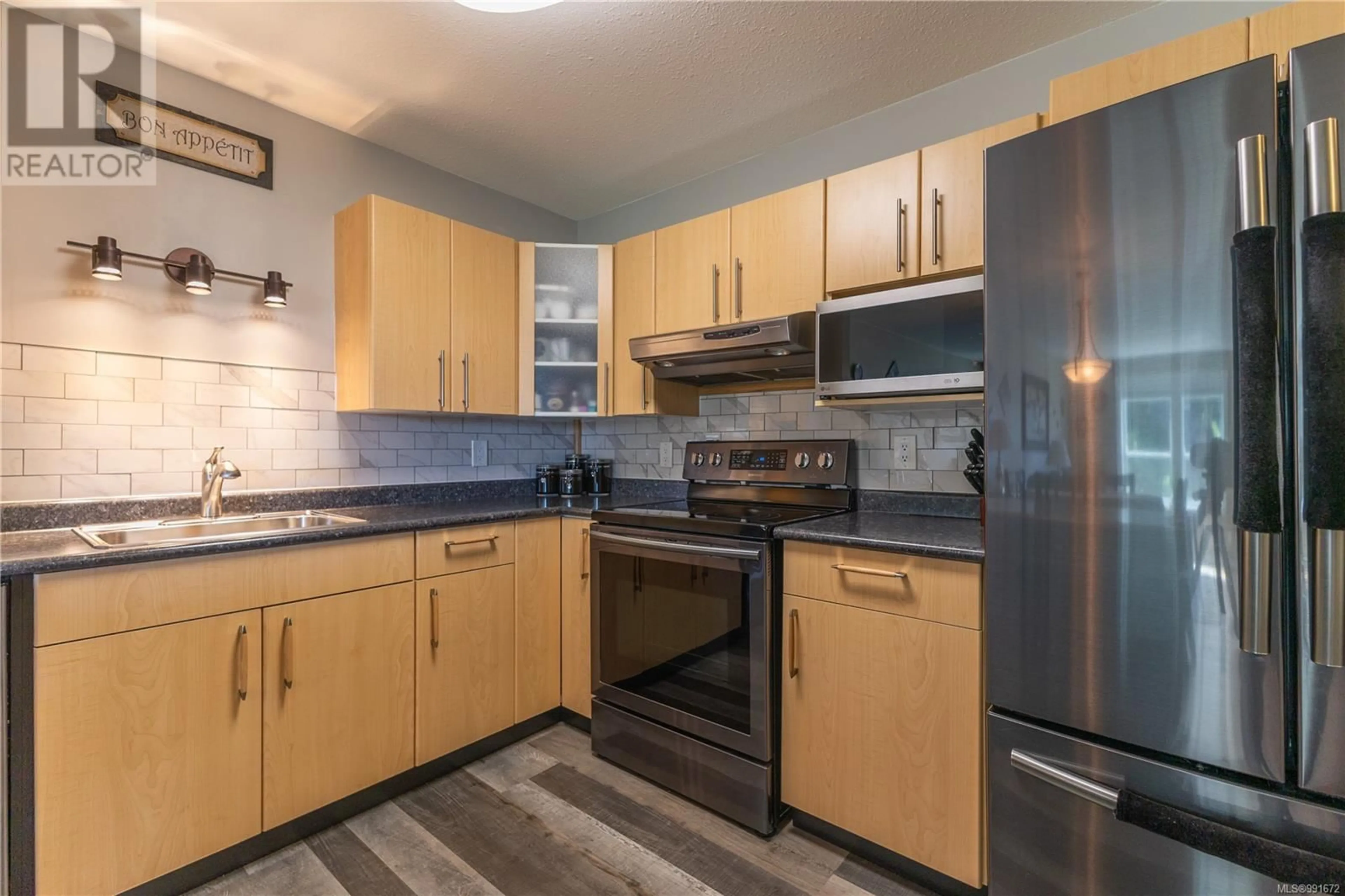 Standard kitchen, unknown for 224 390 Island Hwy S, Campbell River British Columbia V9W1A5