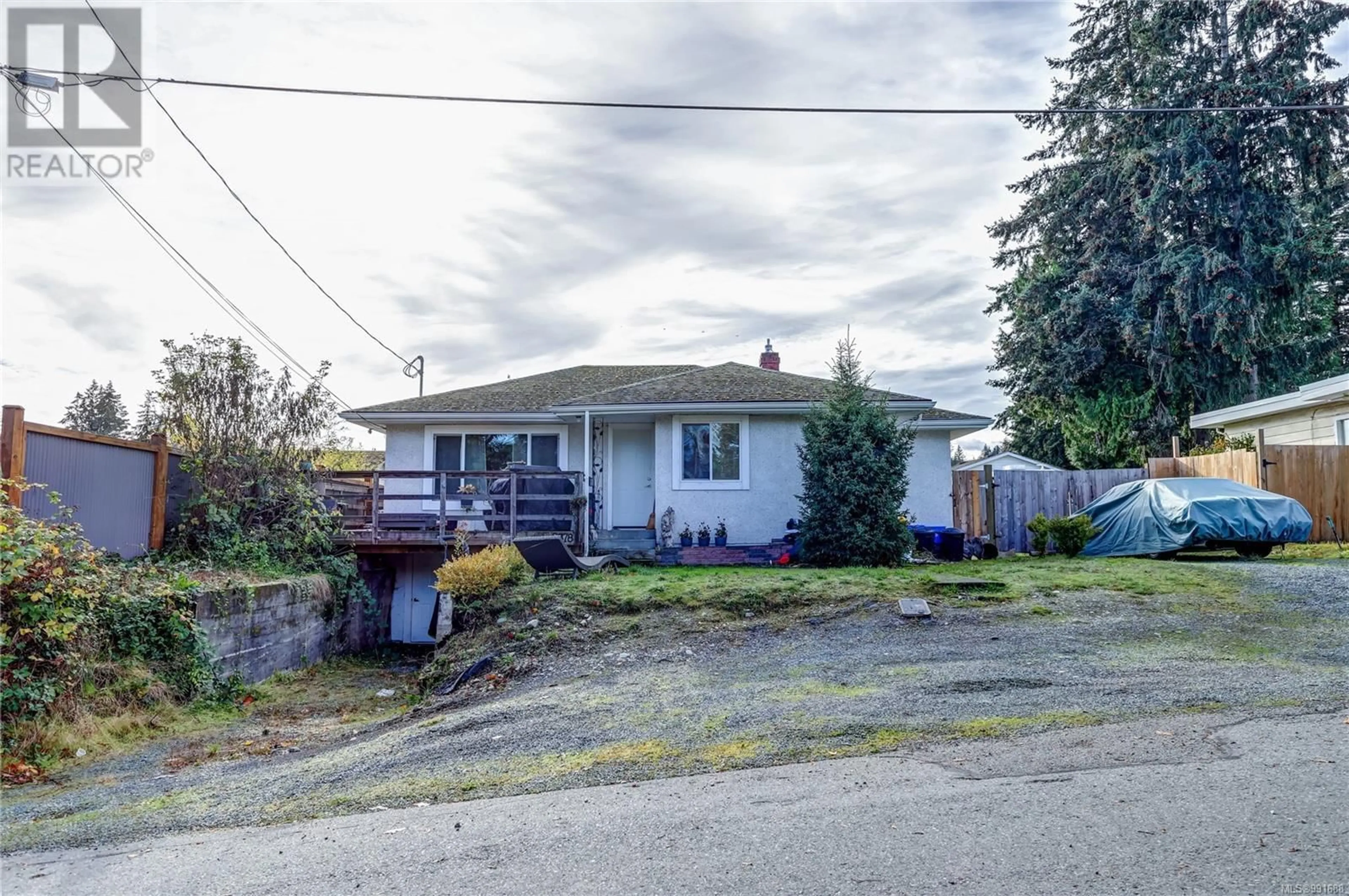 A pic from outside/outdoor area/front of a property/back of a property/a pic from drone, street for 2878 Hillside St, Chemainus British Columbia V0R1K0