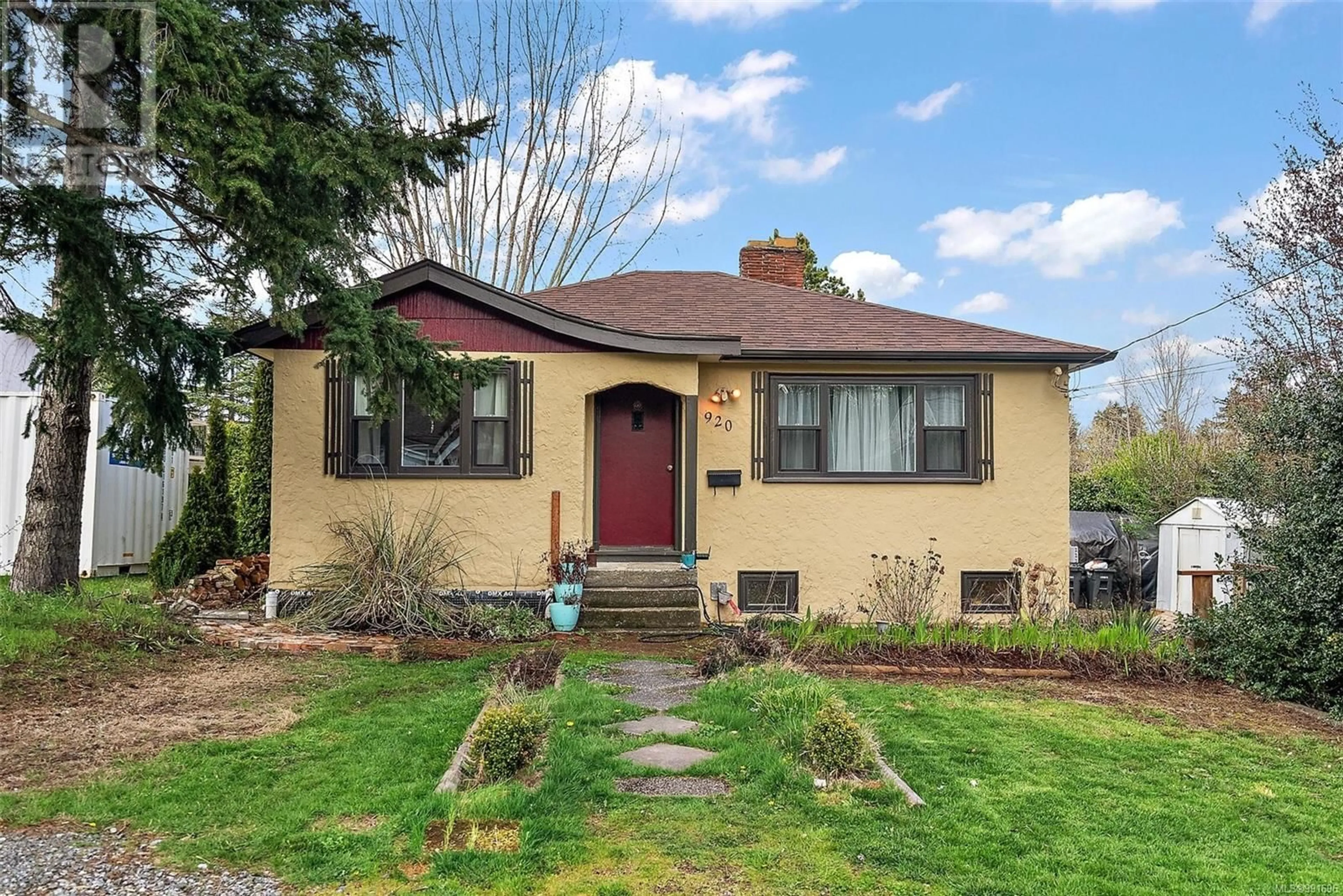 Home with brick exterior material, street for 920 LODGE AVENUE, Saanich British Columbia V8X3A8