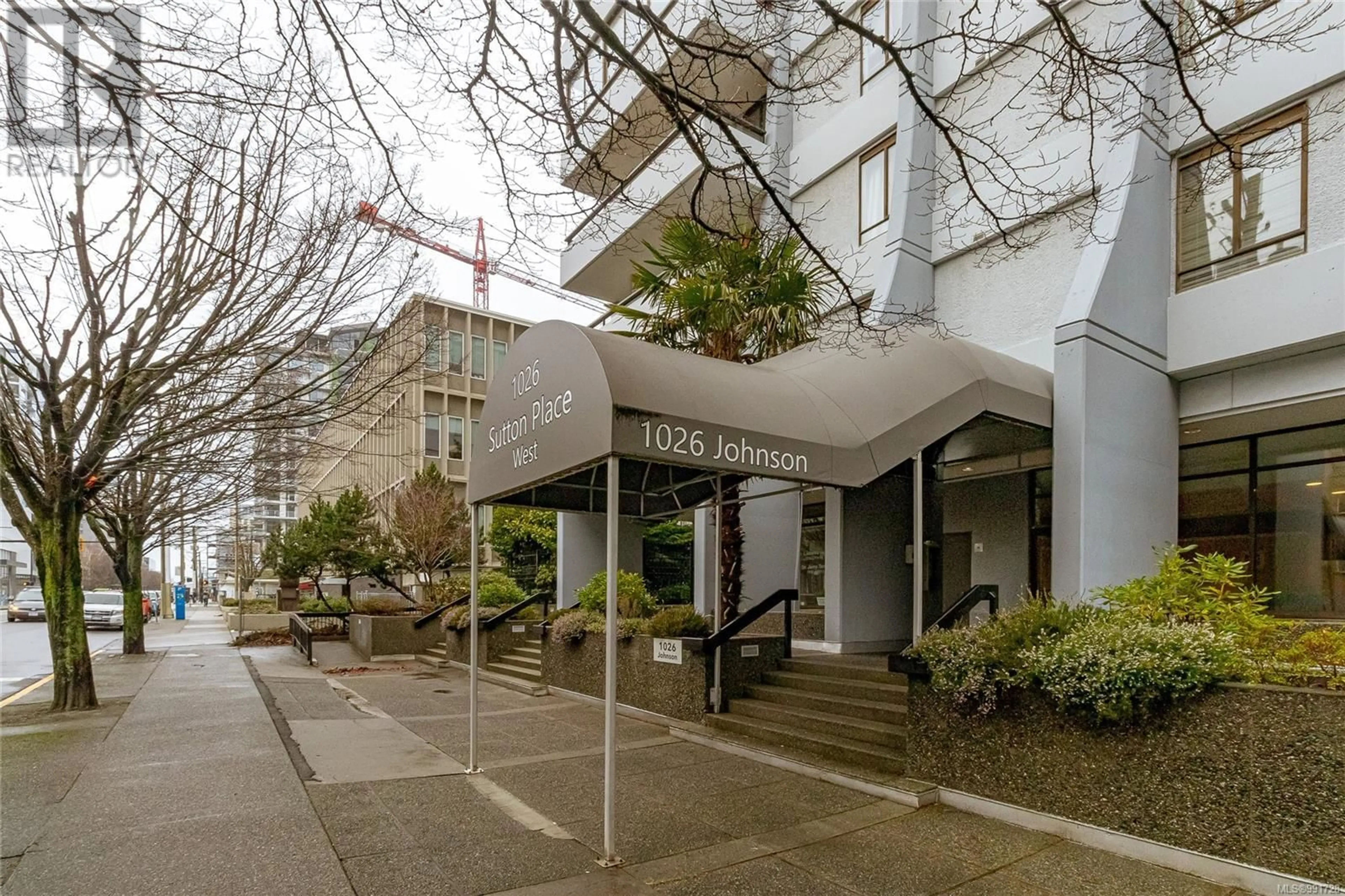 Indoor foyer for 601 1026 Johnson St, Victoria British Columbia V8V3N7