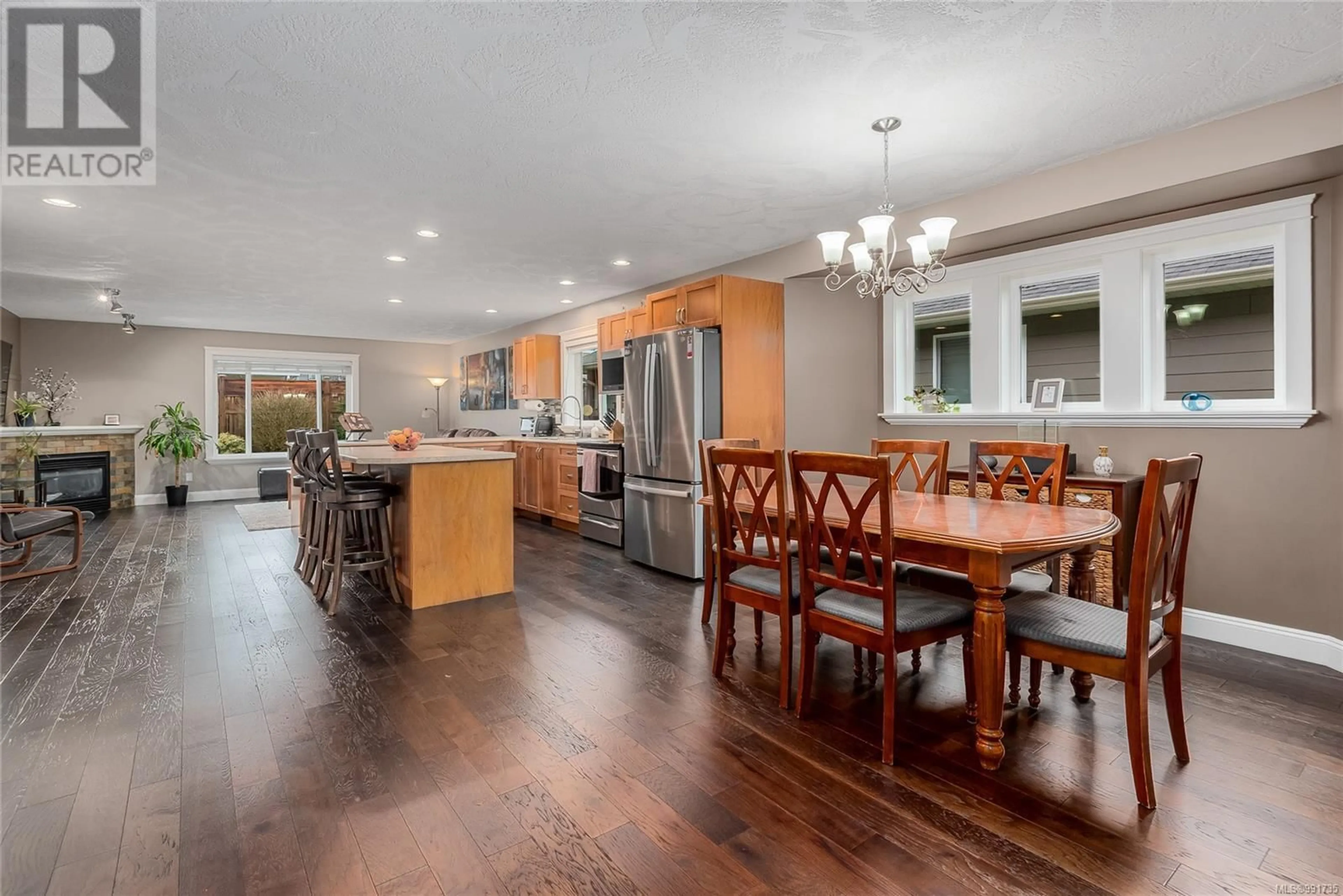 Open concept kitchen, wood/laminate floor for 2457 Canuck Pl, Comox British Columbia V9M0A2