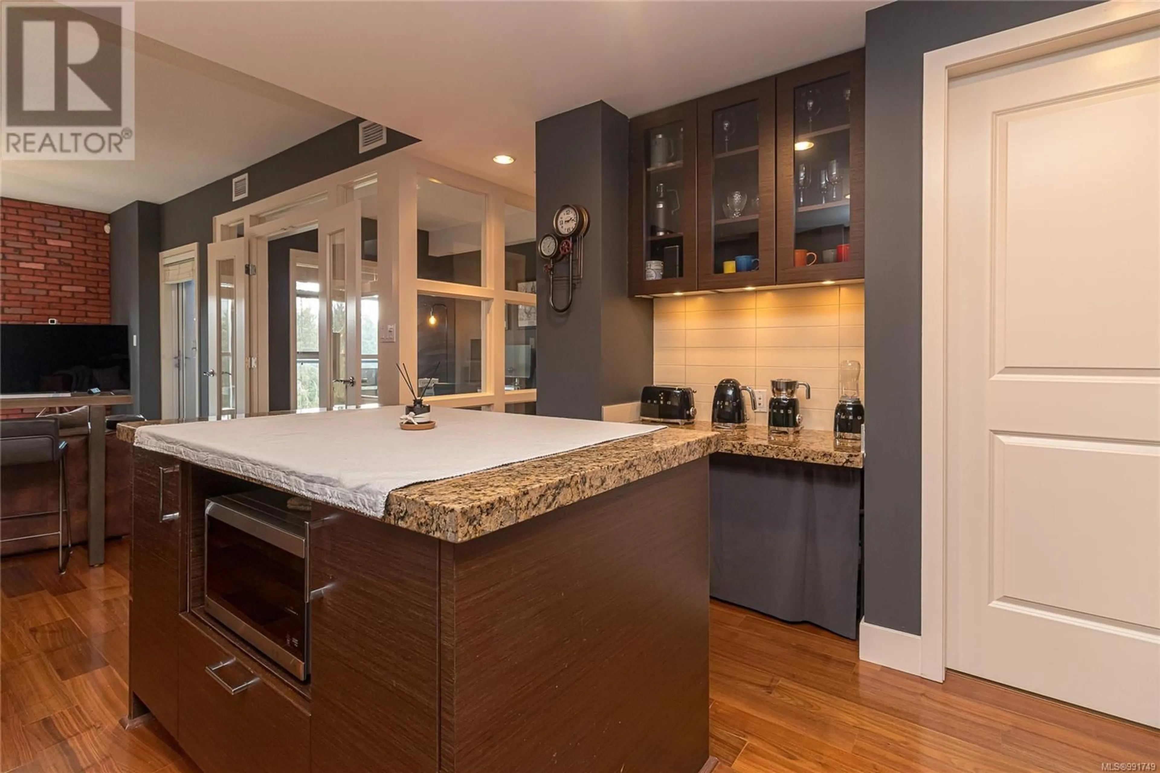 Contemporary kitchen, unknown for 608 1400 Lynburne Pl, Langford British Columbia V9B0A4