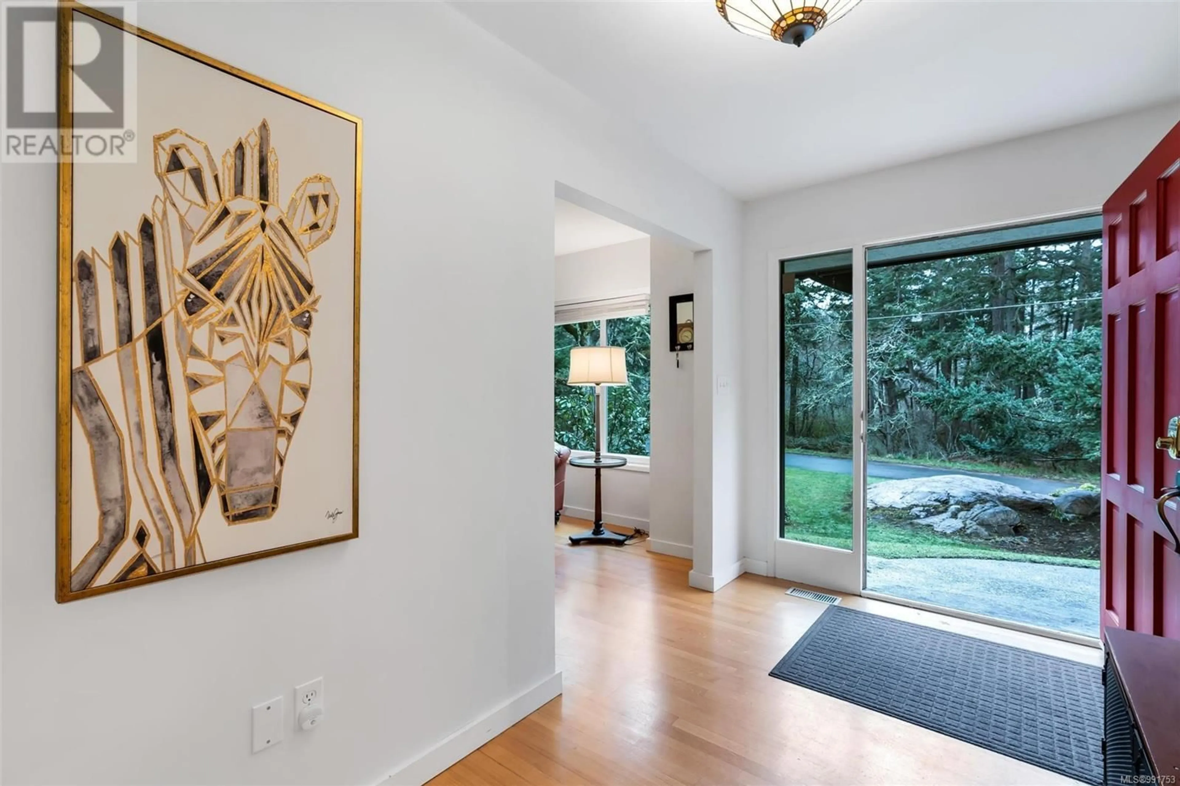 Indoor entryway for 2901 SEA POINT DRIVE, Saanich British Columbia V8N1S9