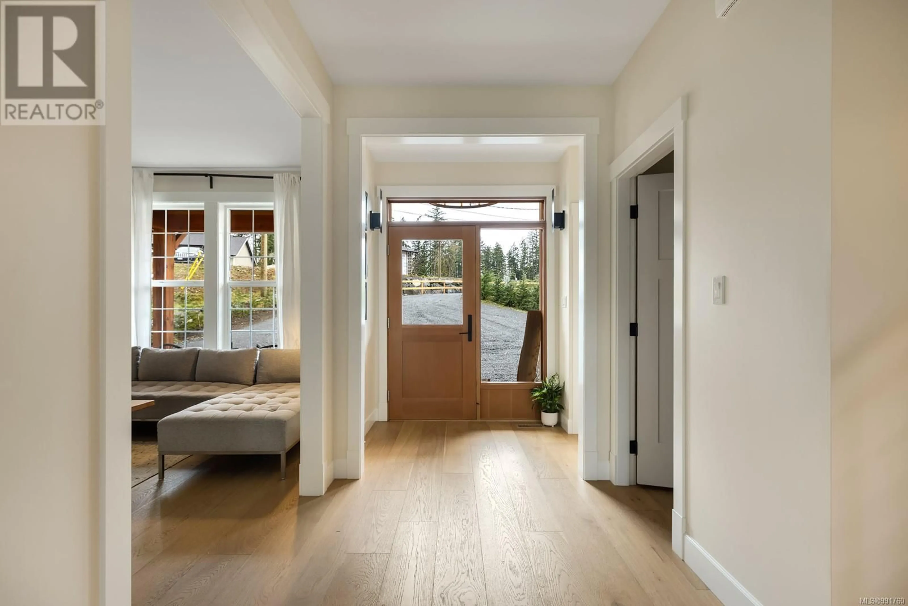 Indoor entryway for 2795 SHELDRAKE PLACE, Mill Bay British Columbia V8H1A7