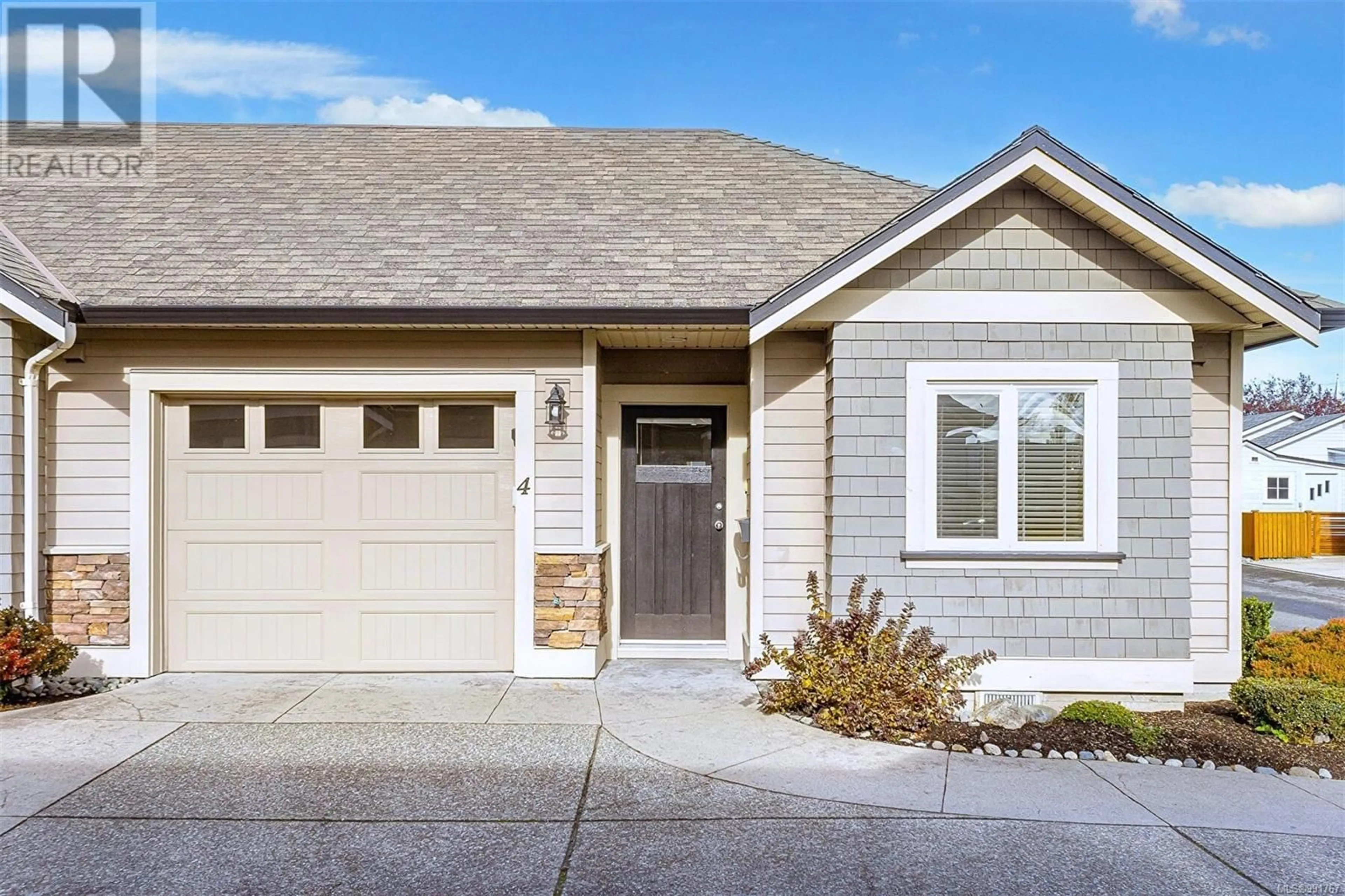 Home with vinyl exterior material, street for 4 - 9625 FIFTH STREET, Sidney British Columbia V8L2W7