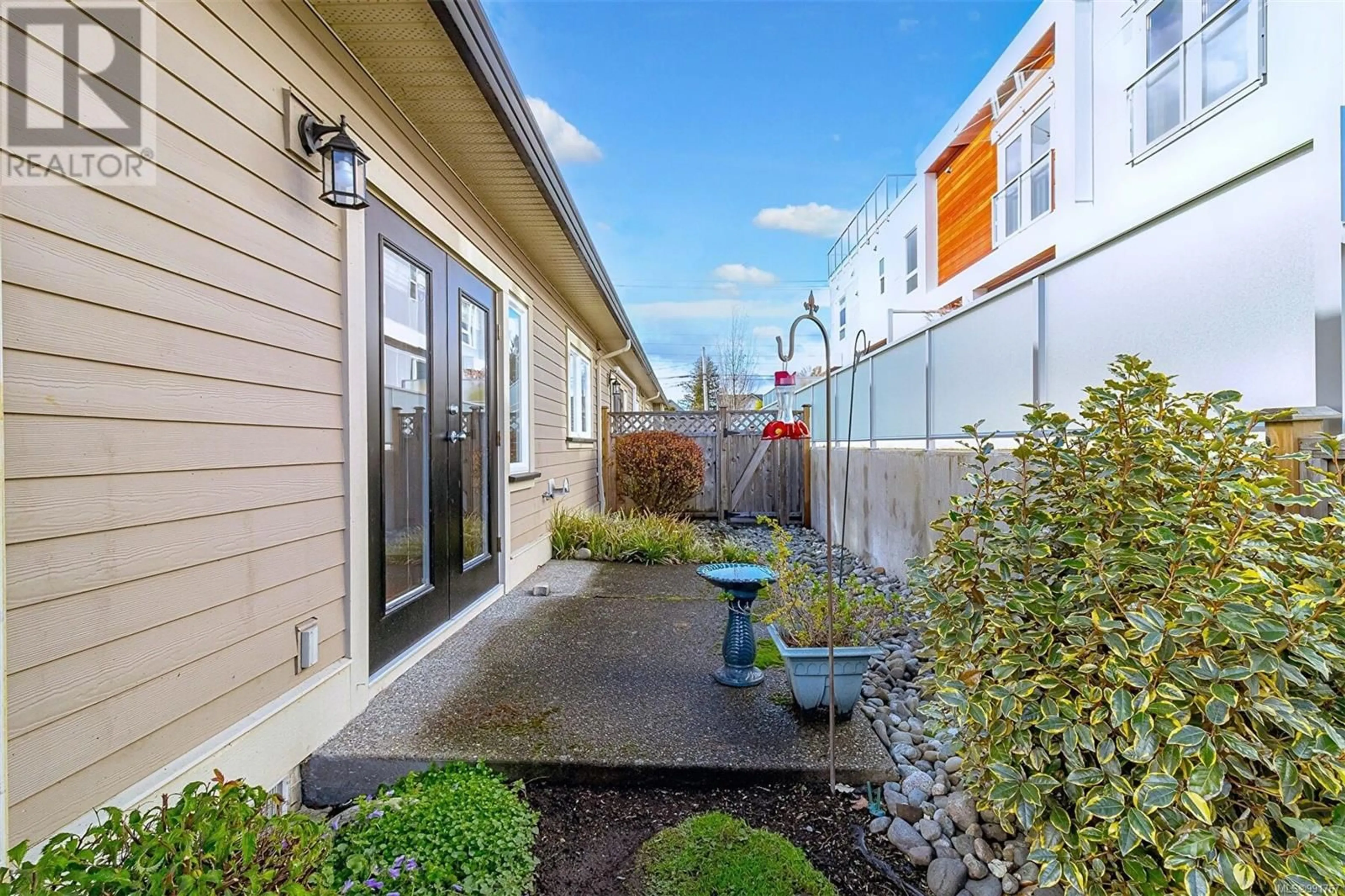 Patio, street for 4 - 9625 FIFTH STREET, Sidney British Columbia V8L2W7