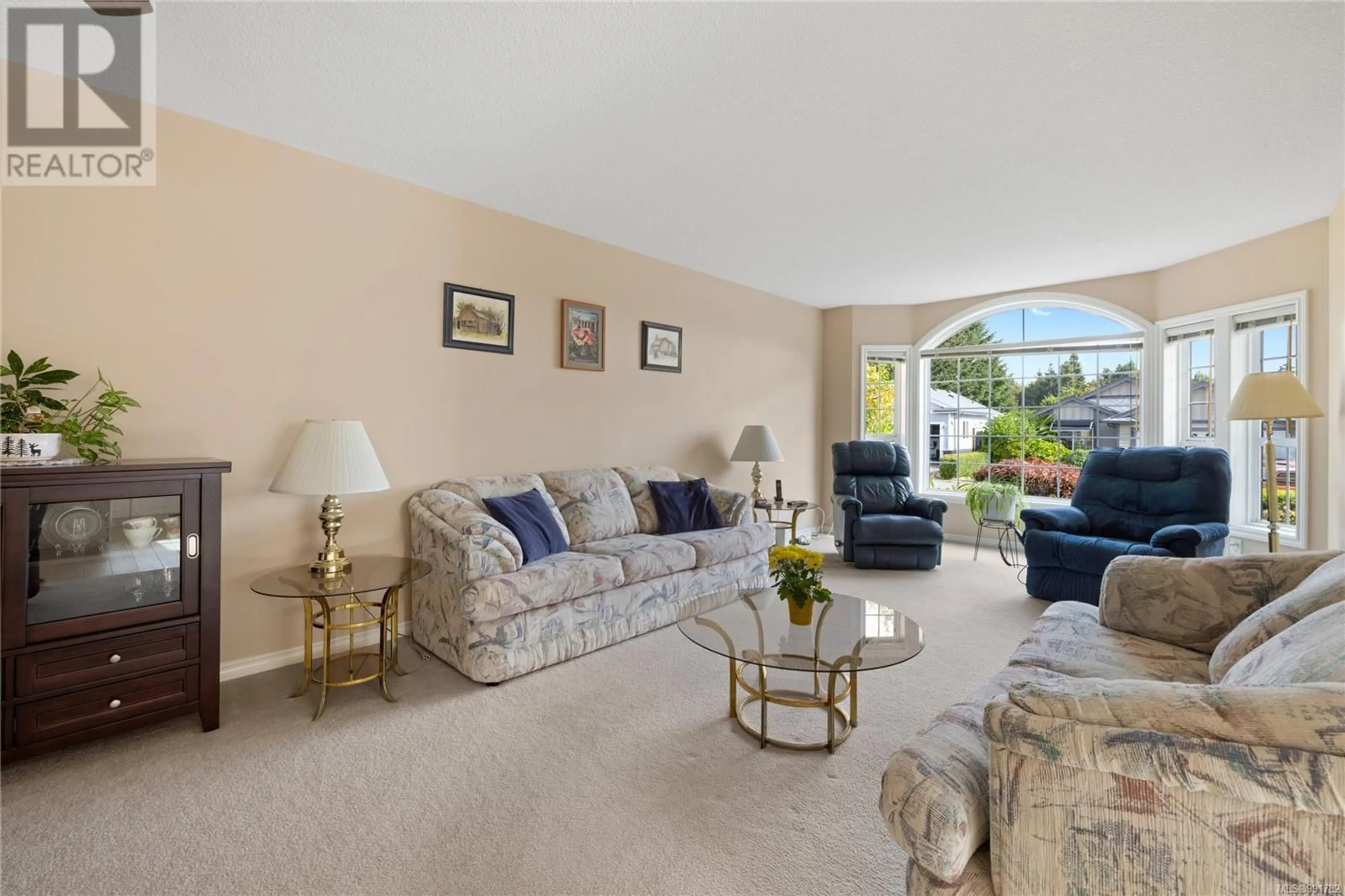 Living room with furniture, unknown for 3853 HONEY LOCUST DRIVE, Nanaimo British Columbia V9T6B9