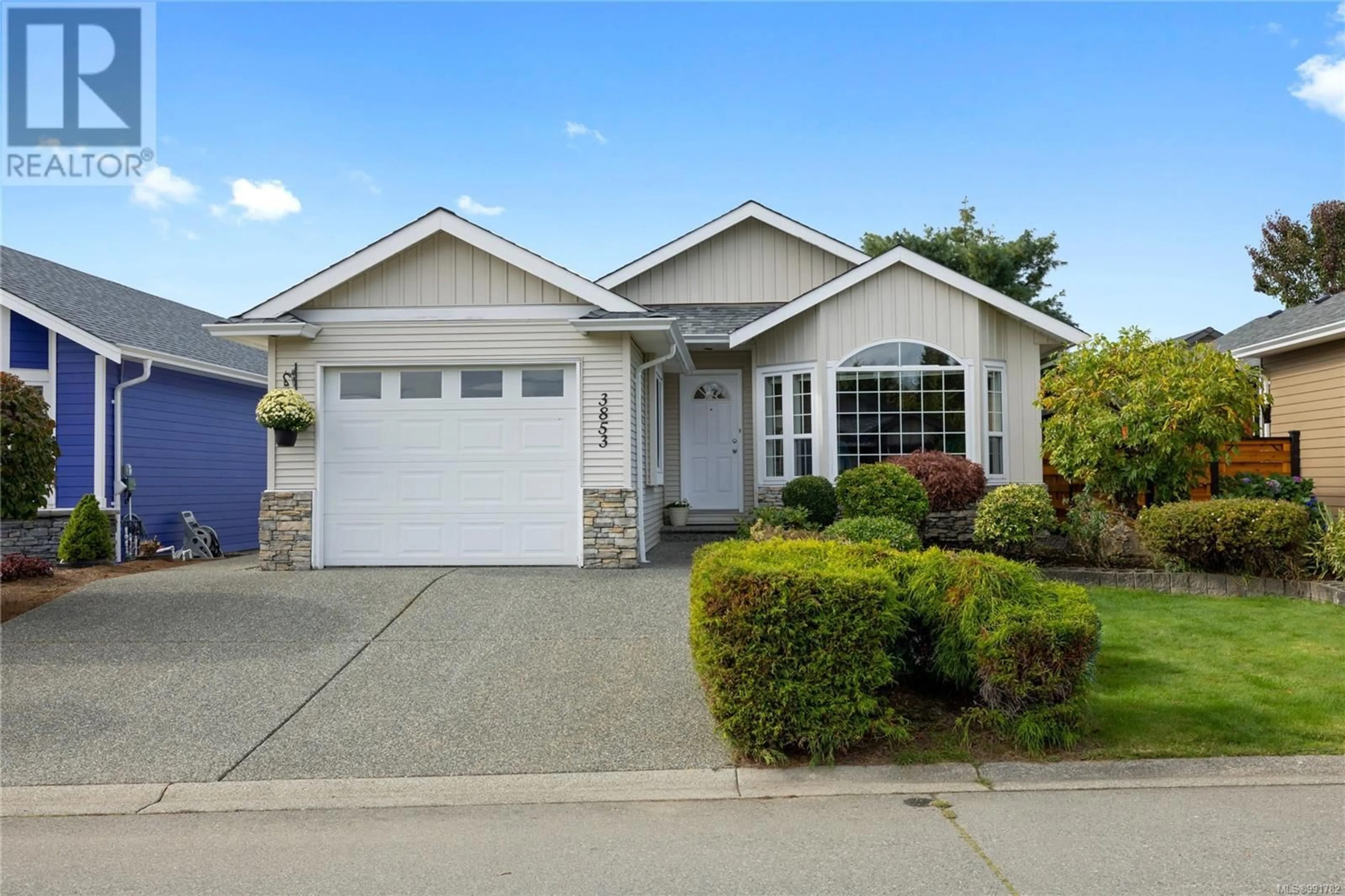 Home with vinyl exterior material, street for 3853 Honey Locust Dr, Nanaimo British Columbia V9T6B9