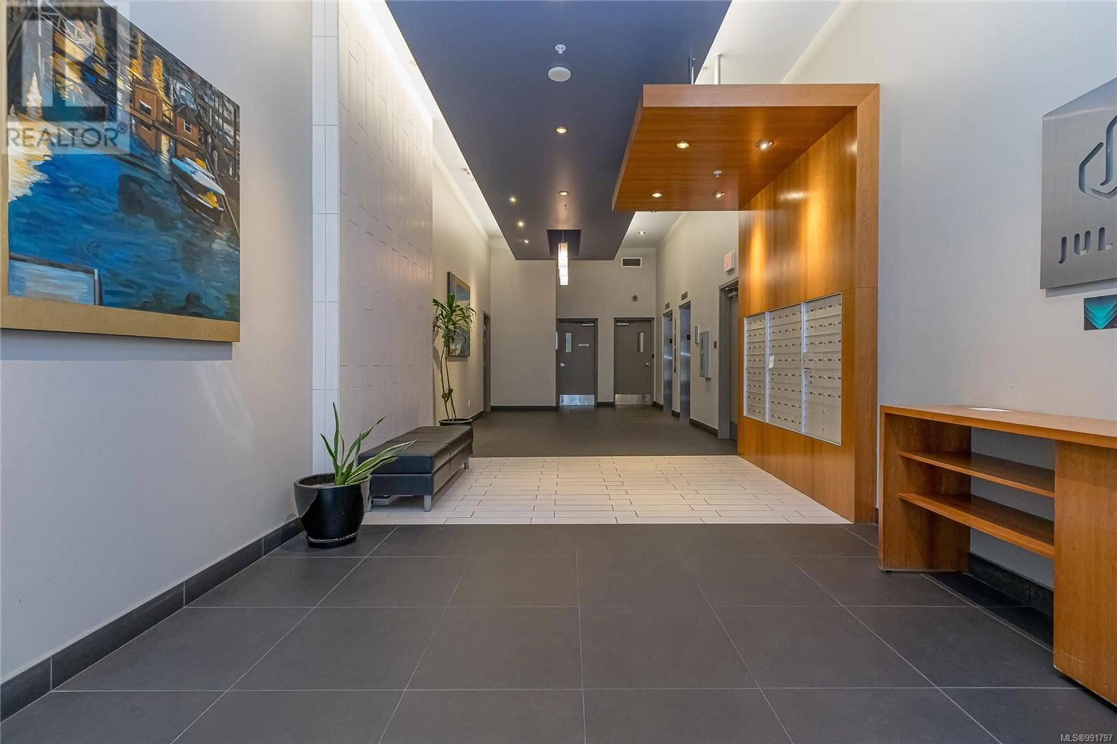 Indoor foyer for 204 - 760 JOHNSON STREET, Victoria British Columbia V8W0A4