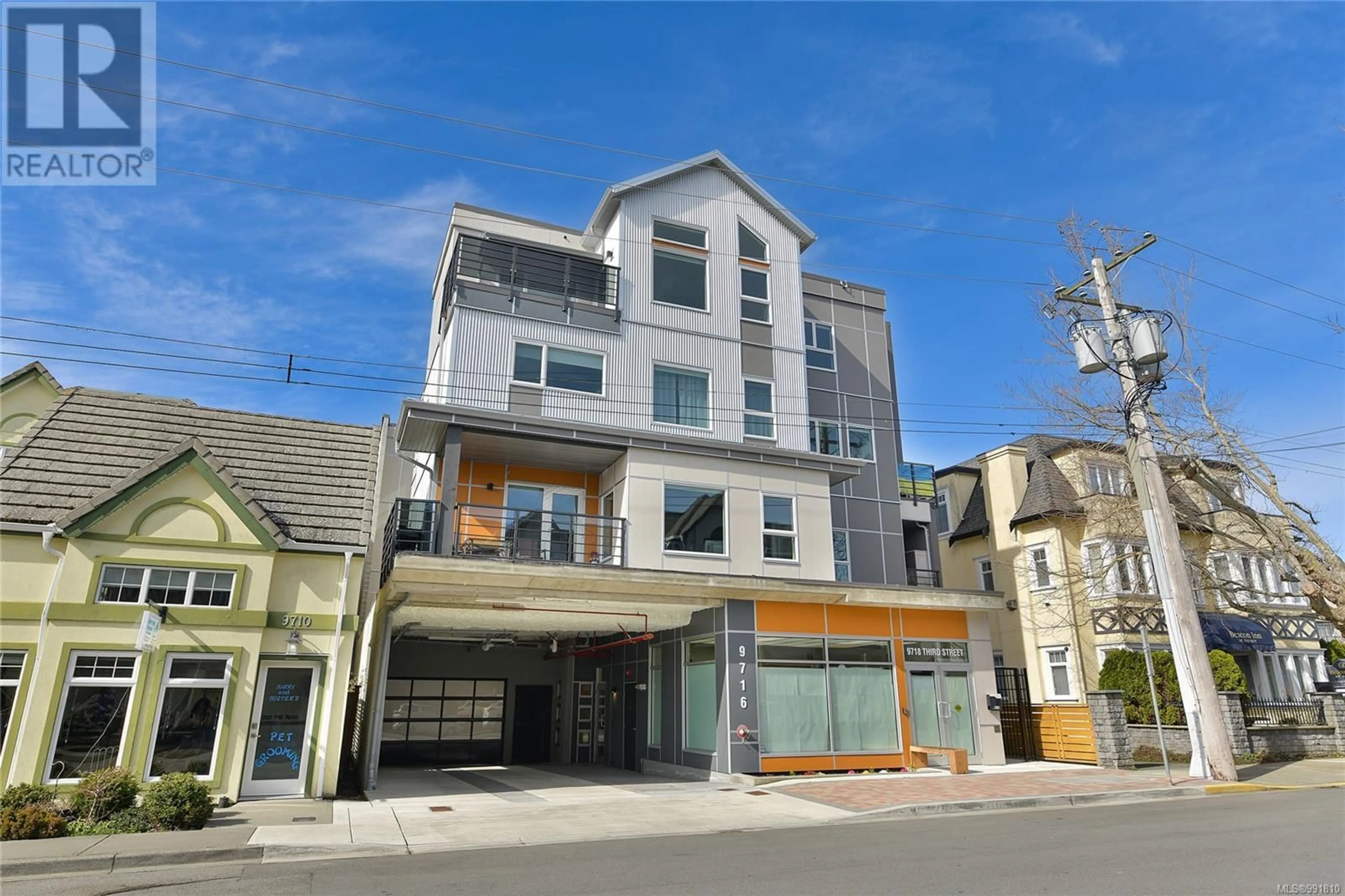 Unknown for 203 - 9716 THIRD STREET, Sidney British Columbia V8L3A2