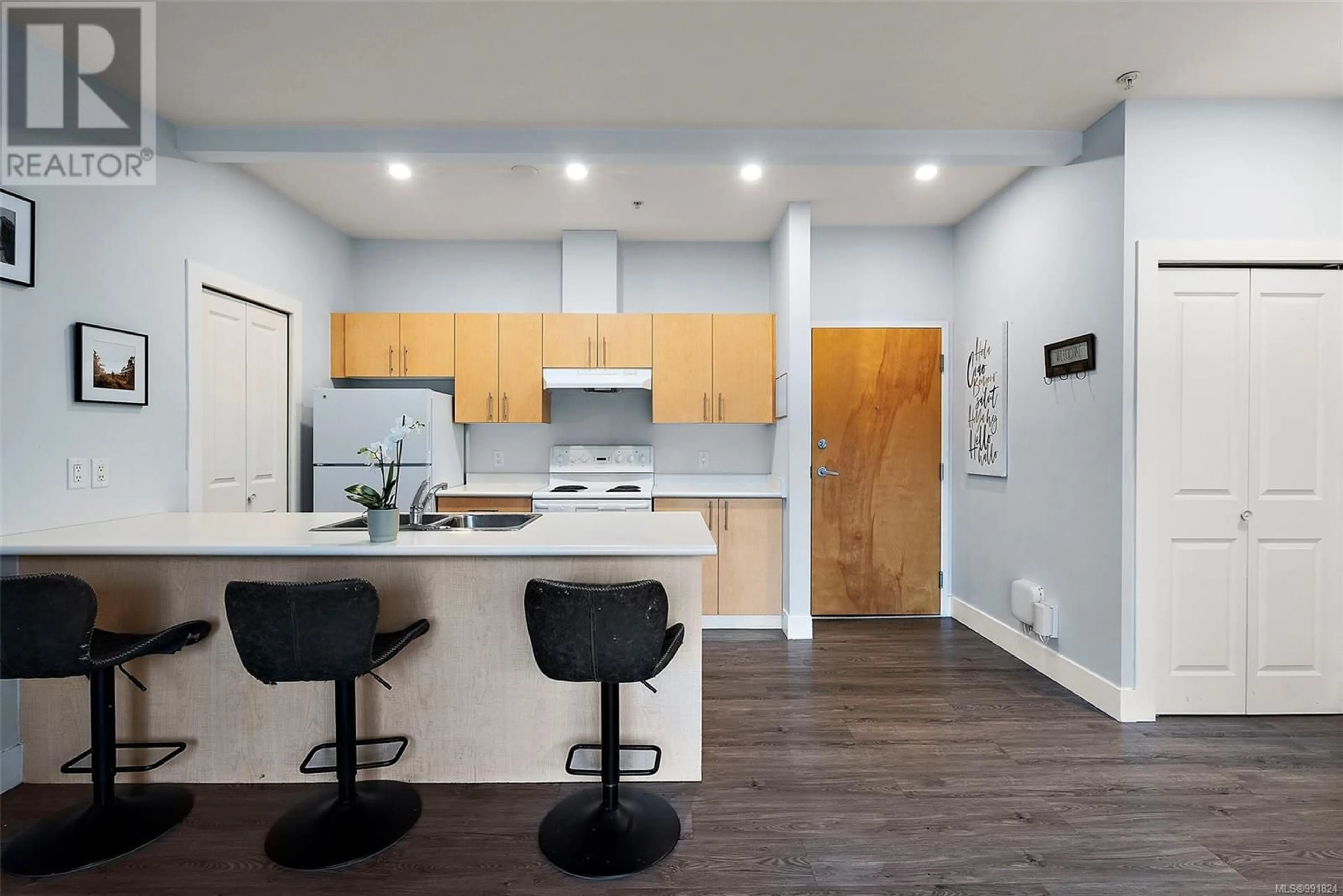 Open concept kitchen, wood/laminate floor for 412 - 1550 CHURCH AVENUE, Saanich British Columbia V8P2H1