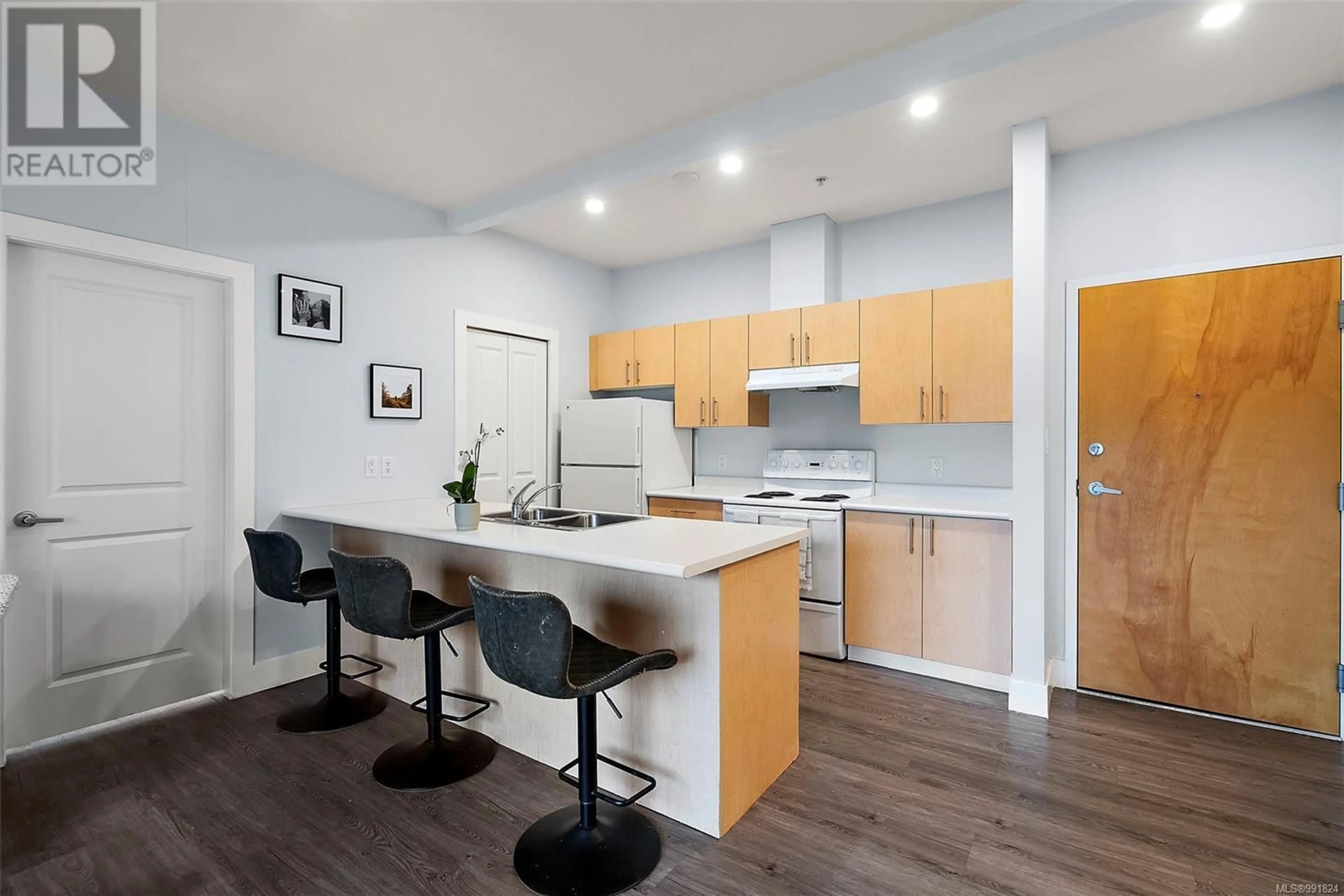Open concept kitchen, wood/laminate floor for 412 - 1550 CHURCH AVENUE, Saanich British Columbia V8P2H1