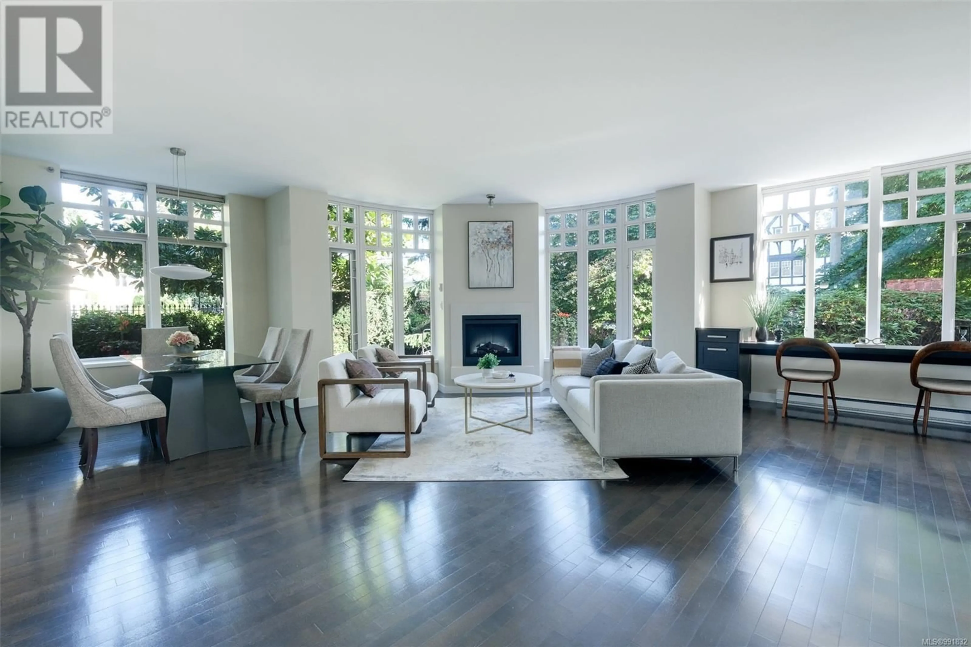 Living room with furniture, unknown for 206 - 999 BURDETT AVENUE, Victoria British Columbia V8V3G7