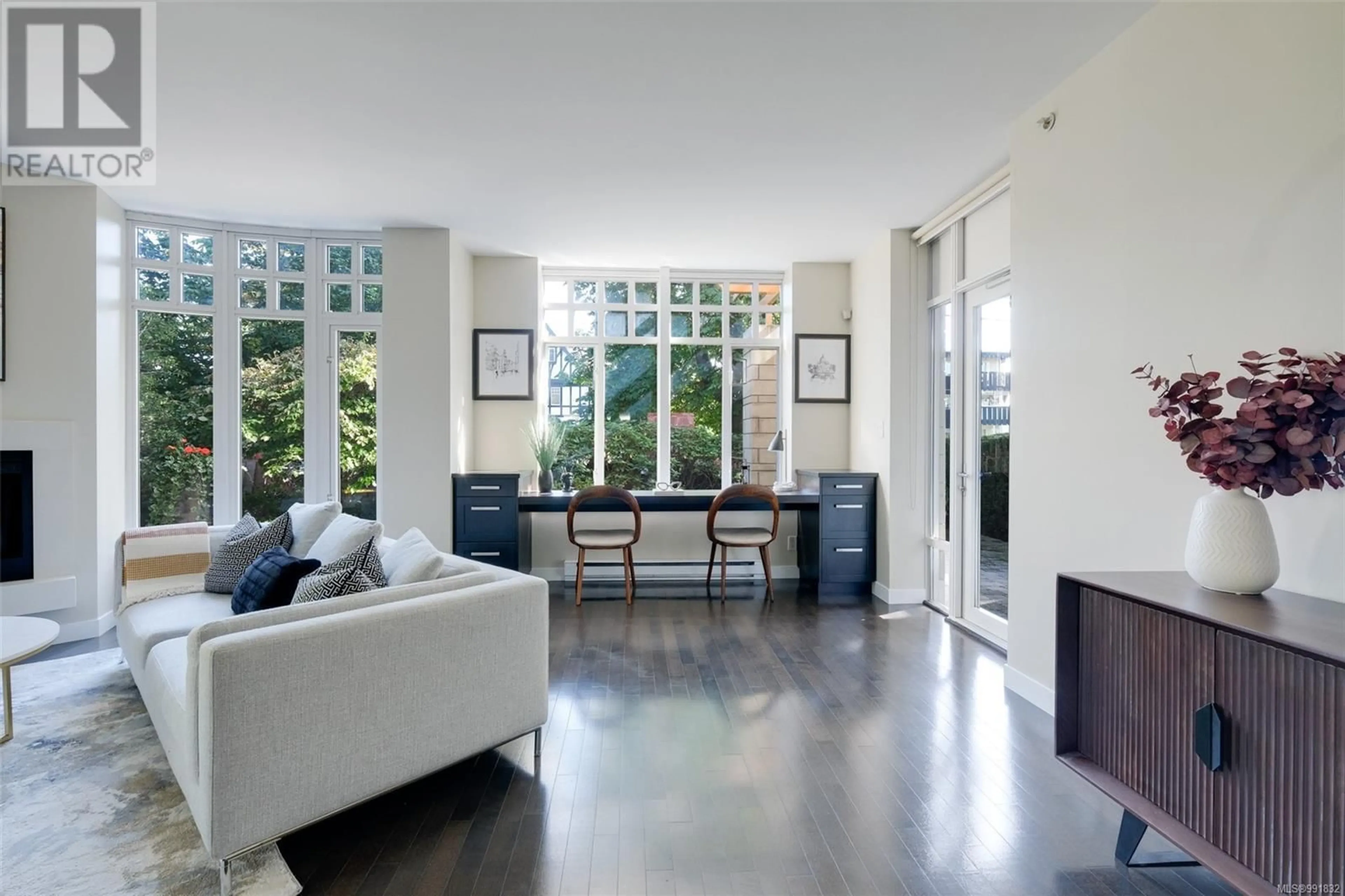 Unknown for 206 - 999 BURDETT AVENUE, Victoria British Columbia V8V3G7