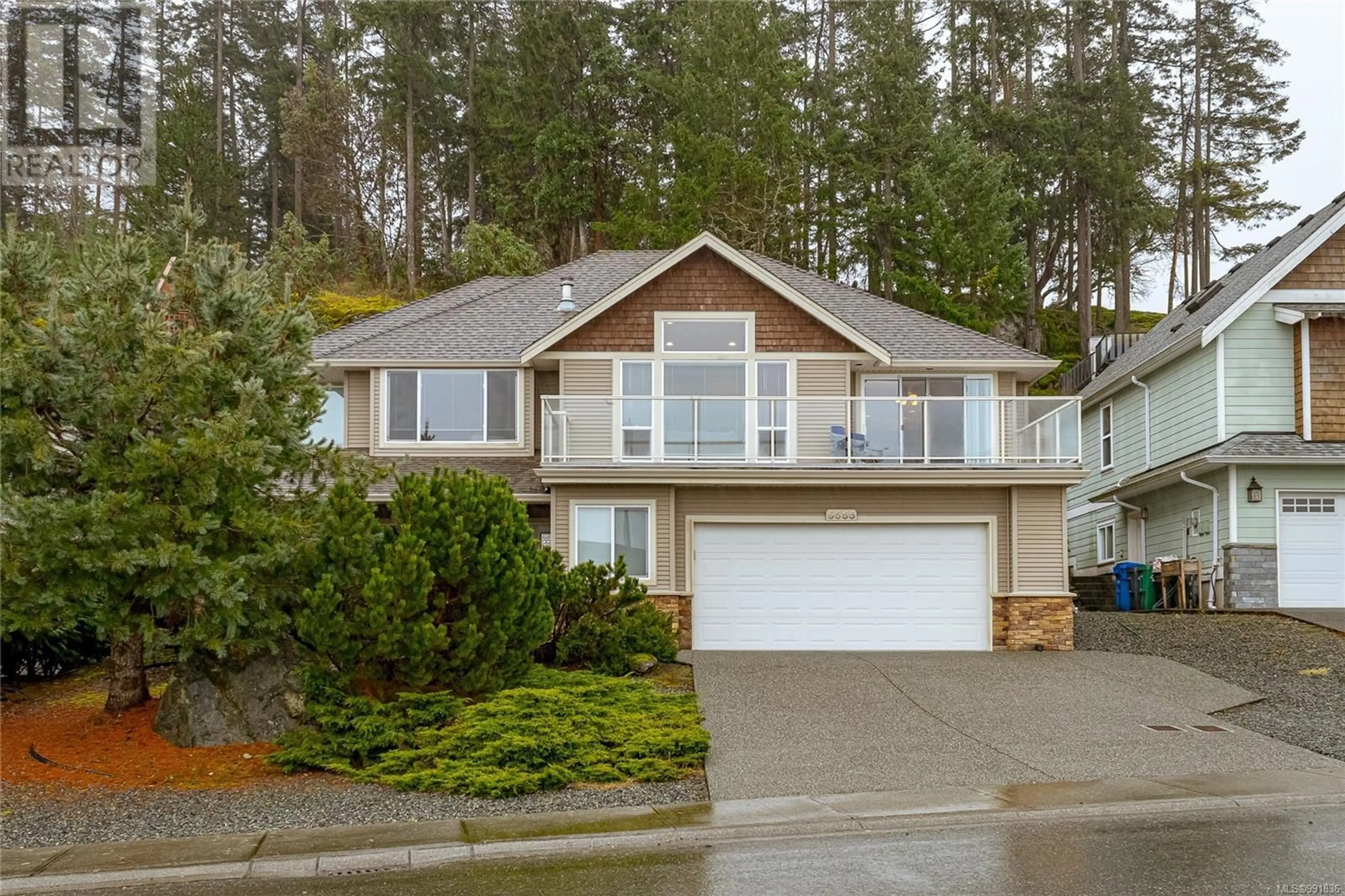 Home with vinyl exterior material, street for 5555 Cliffside Rd, Nanaimo British Columbia V9T6R3