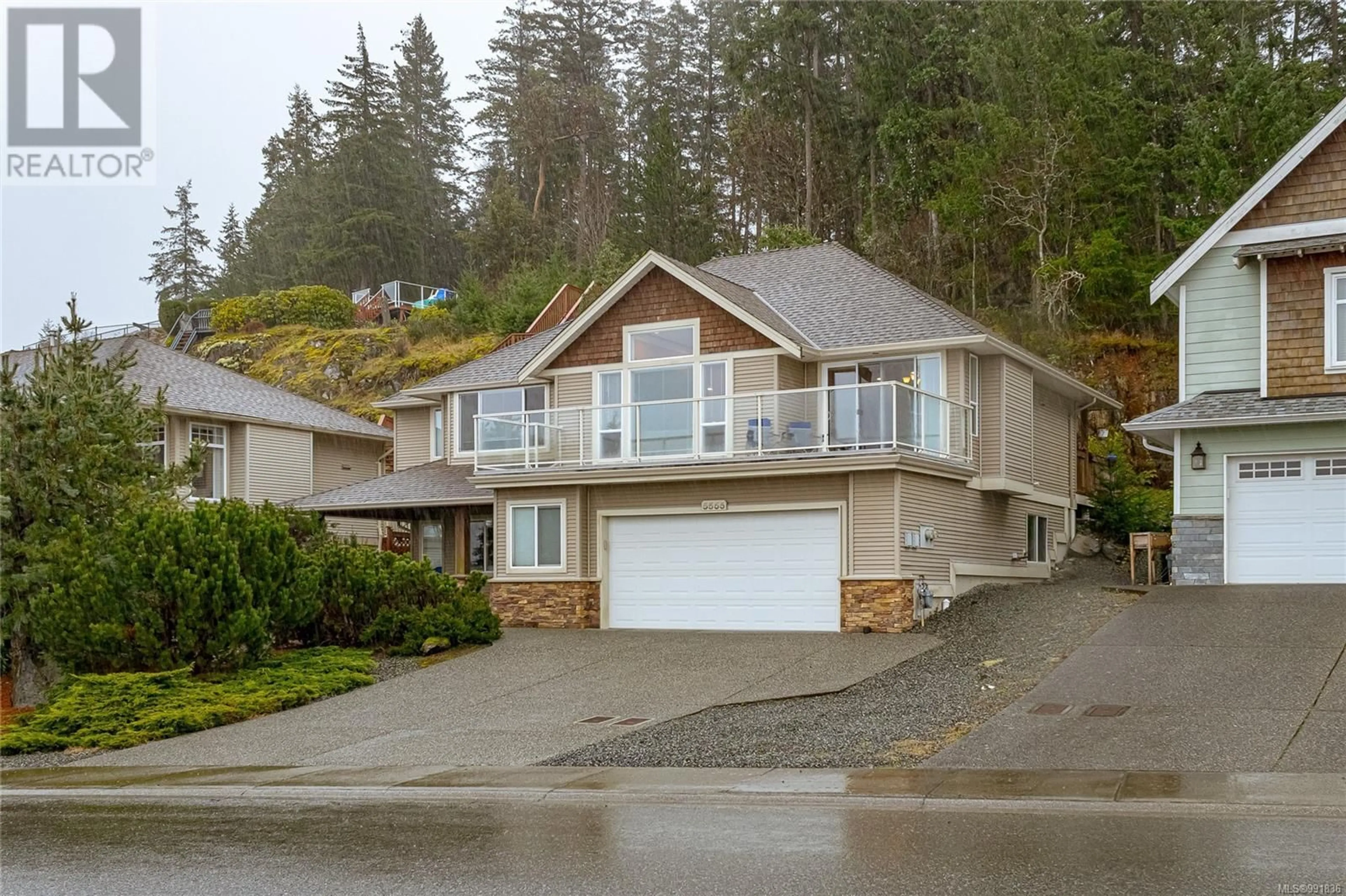 Home with vinyl exterior material, street for 5555 Cliffside Rd, Nanaimo British Columbia V9T6R3