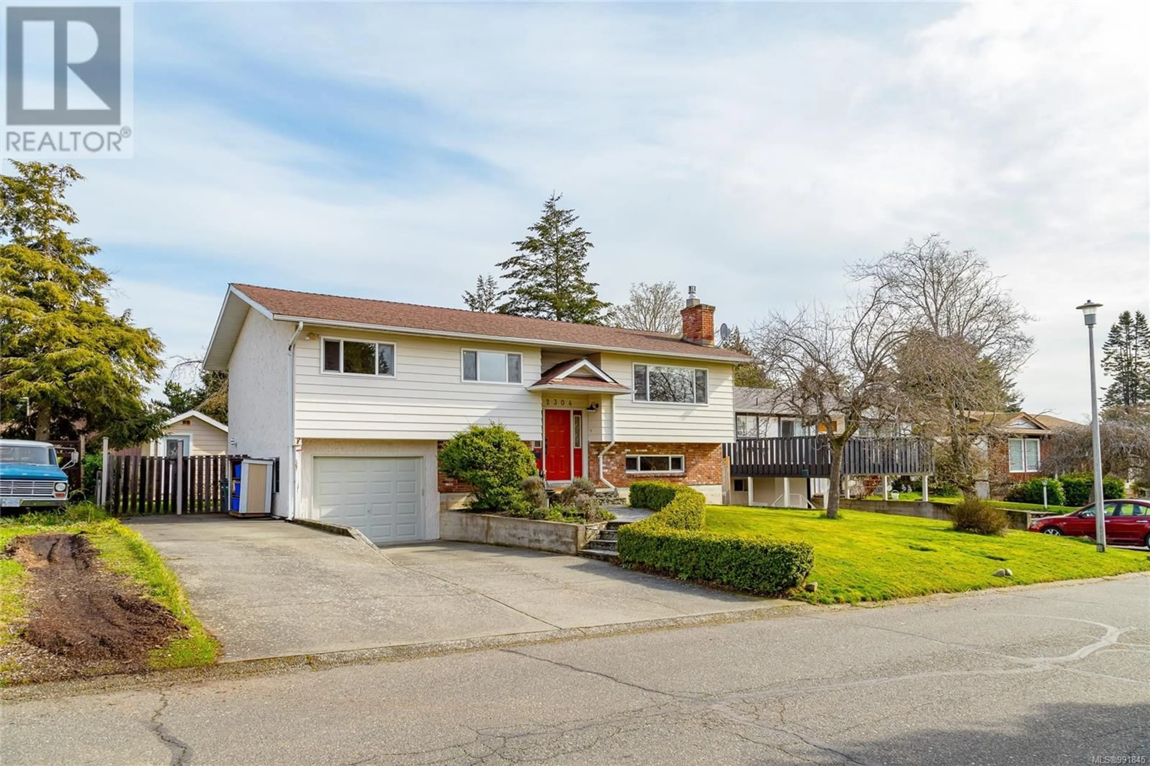 Home with vinyl exterior material, street for 2304 Hazelton Pl, Saanich British Columbia V8N5C3