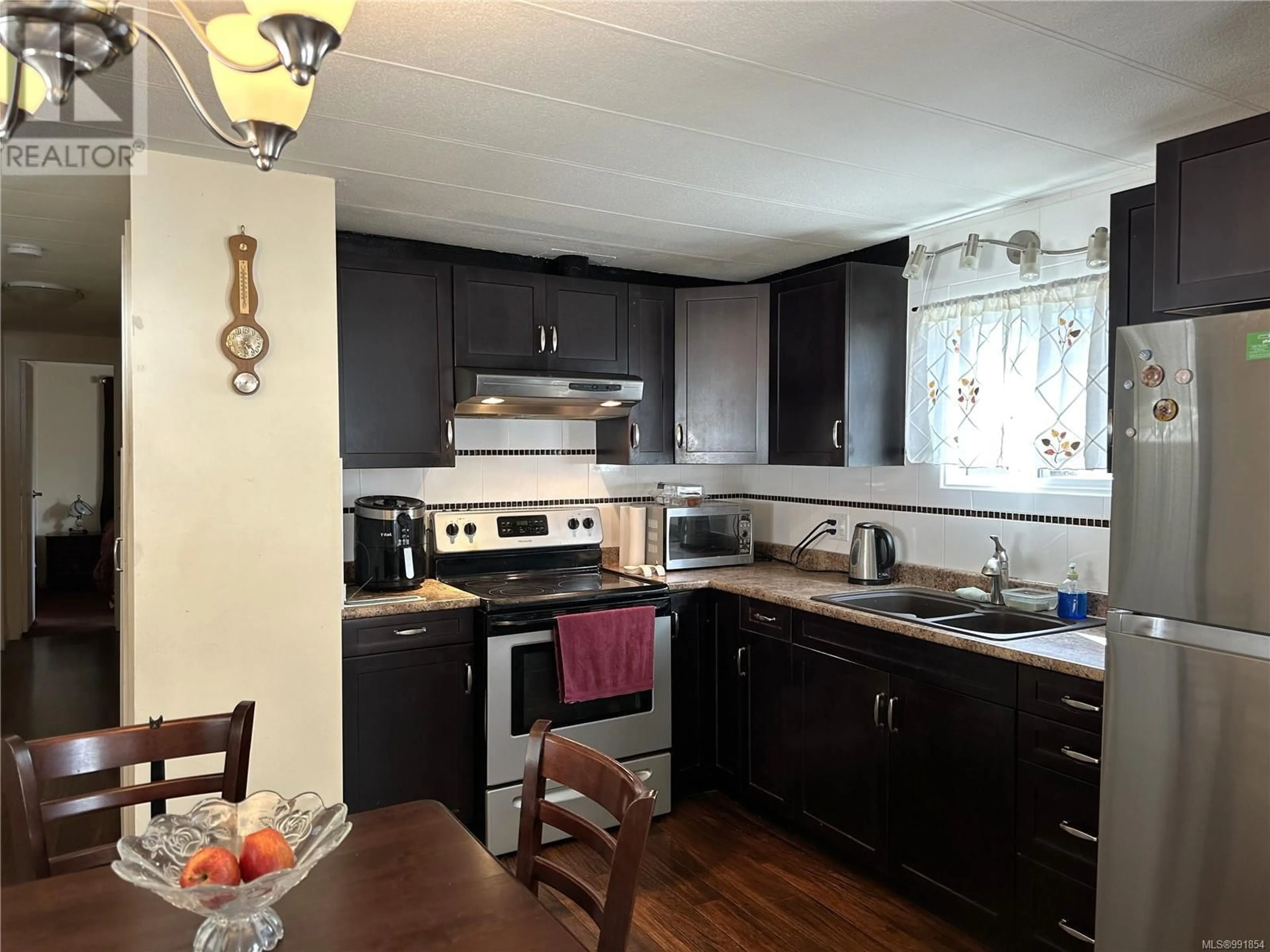 Standard kitchen, wood/laminate floor for 317 - 2885 BOYS ROAD, Duncan British Columbia V9L4Y9