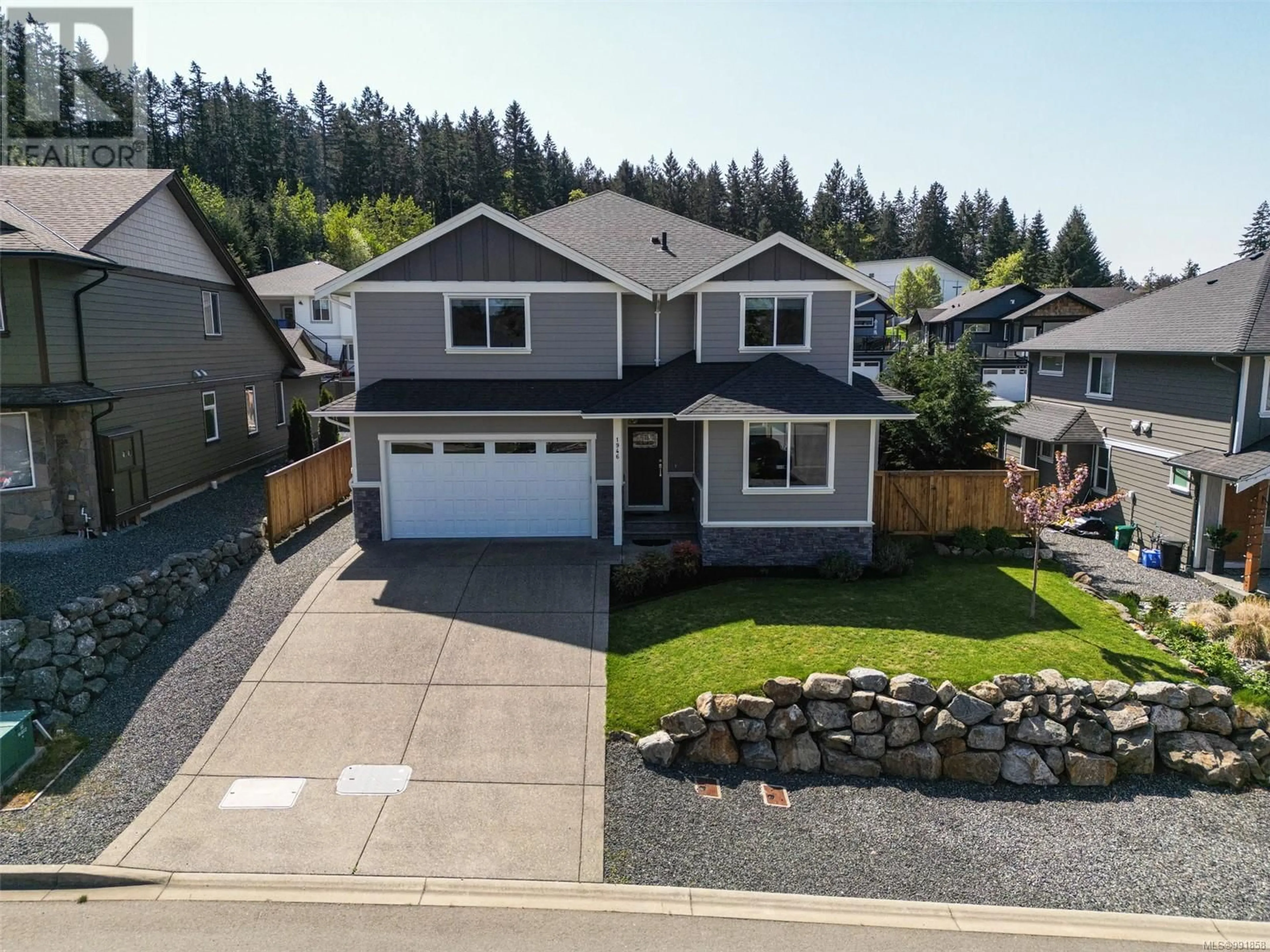 A pic from outside/outdoor area/front of a property/back of a property/a pic from drone, street for 1946 FARLEIGH WAY, Duncan British Columbia V9L0H1