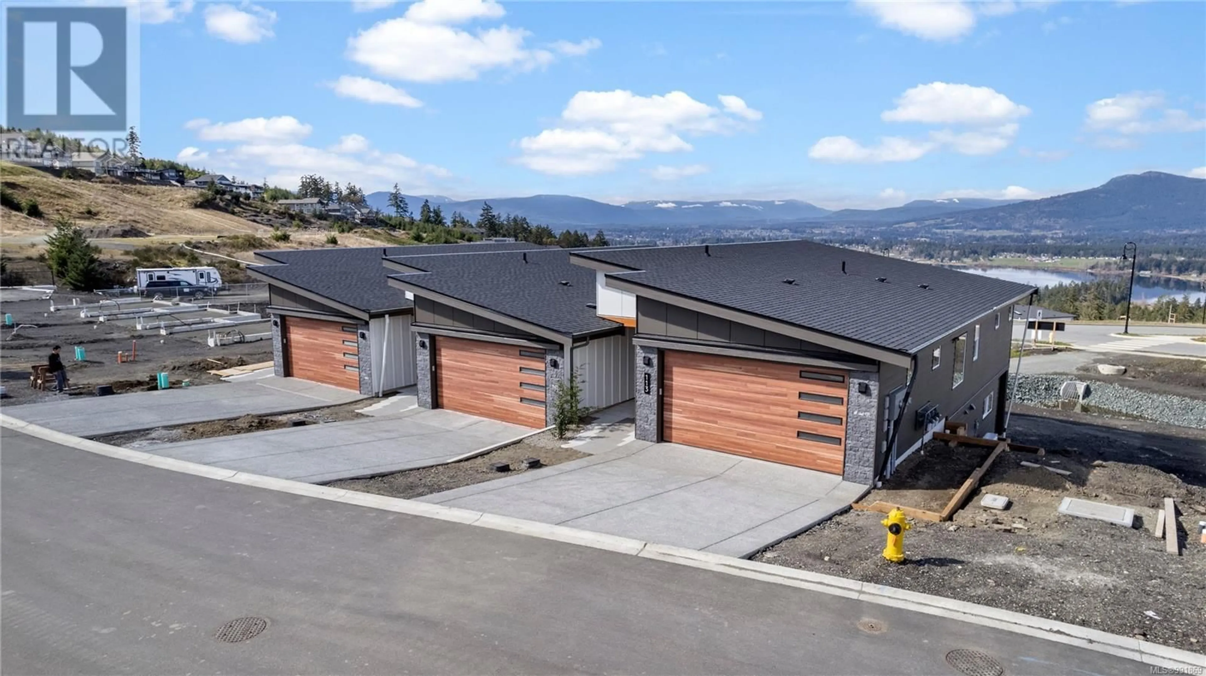 A pic from outside/outdoor area/front of a property/back of a property/a pic from drone, unknown for 117 - 3116 WOODRUSH DRIVE, Duncan British Columbia V9L0G1