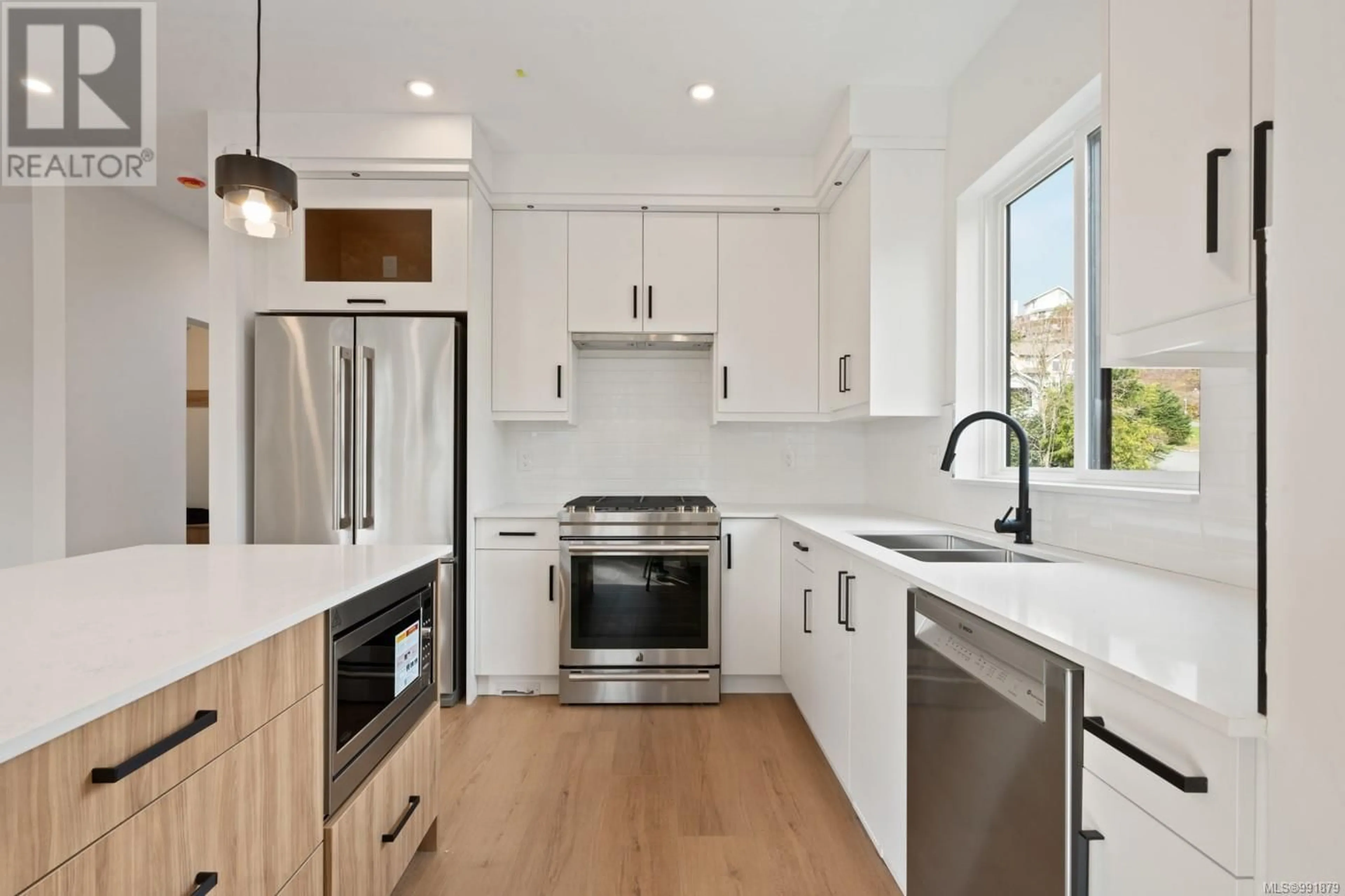 Contemporary kitchen, unknown for 556 BELFORD PLACE, Langford British Columbia V9B6C1
